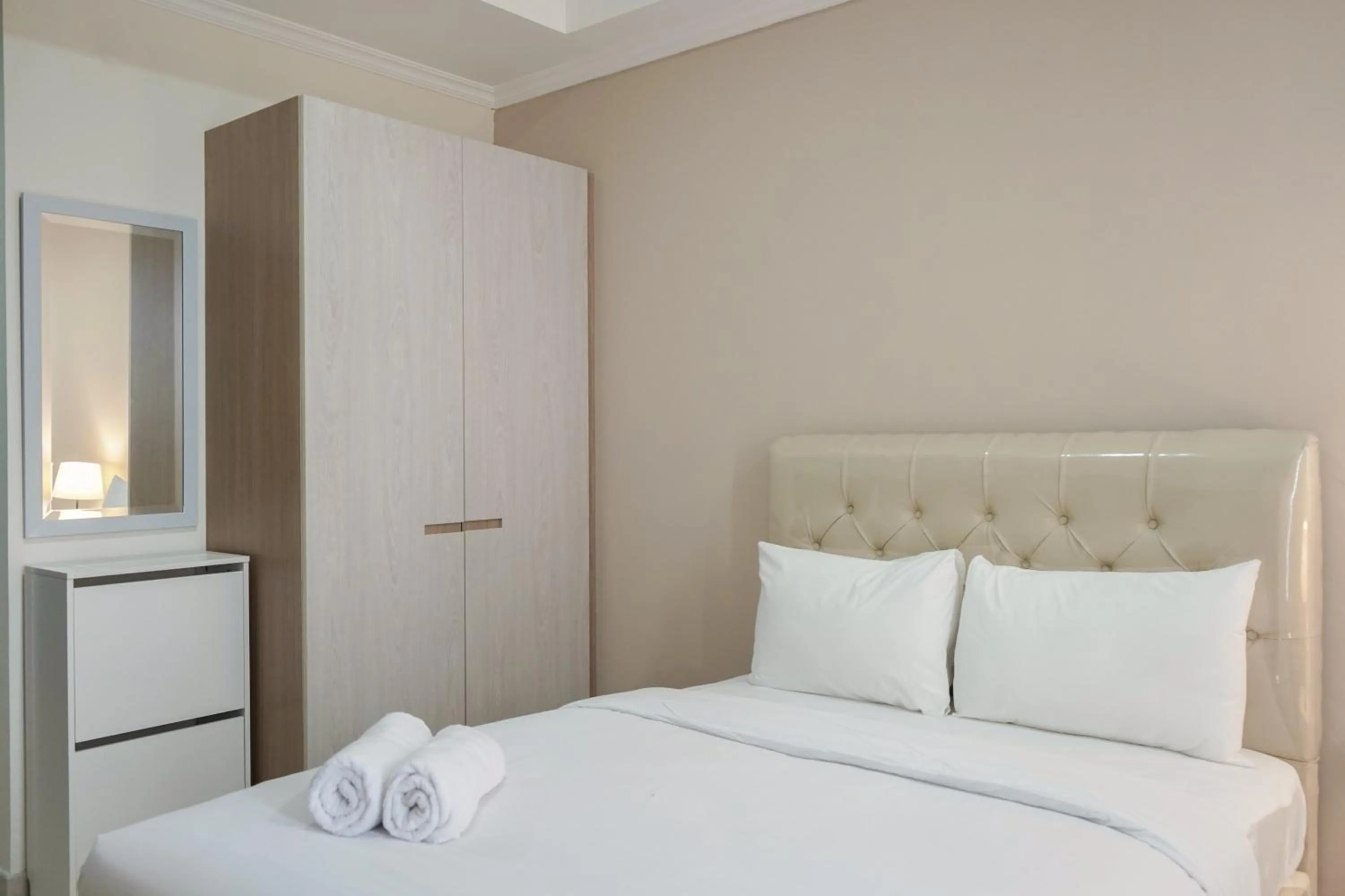 Stunning Studio Room at Menteng Park Apartment By Travelio