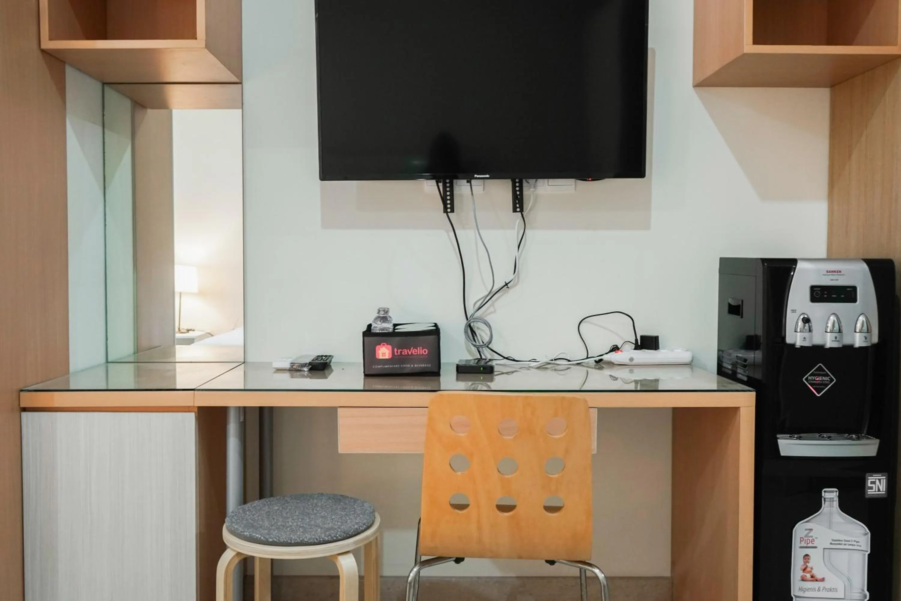 Stunning Studio Room at Menteng Park Apartment By Travelio