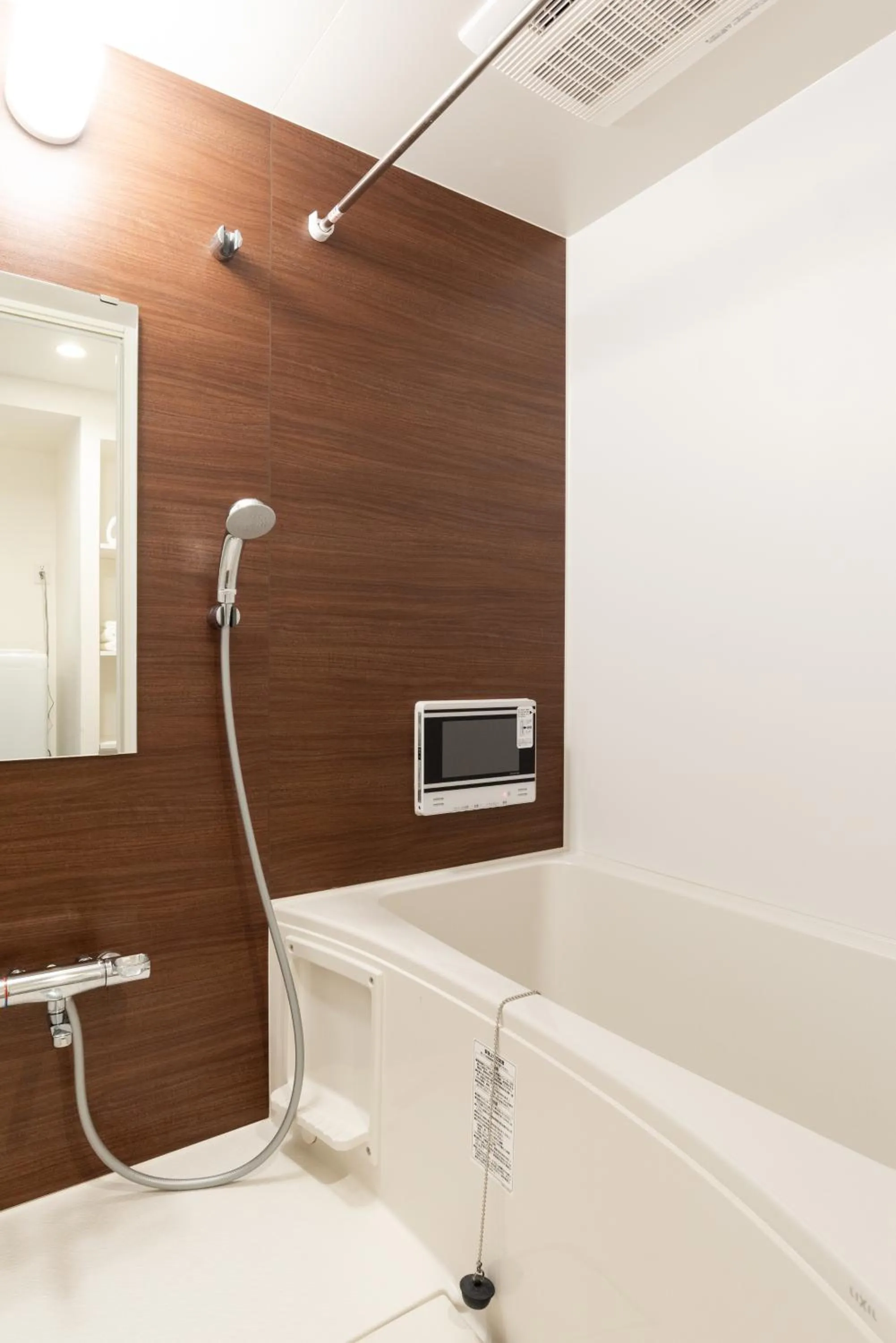 Shower in Dash Living Higashi Azabu