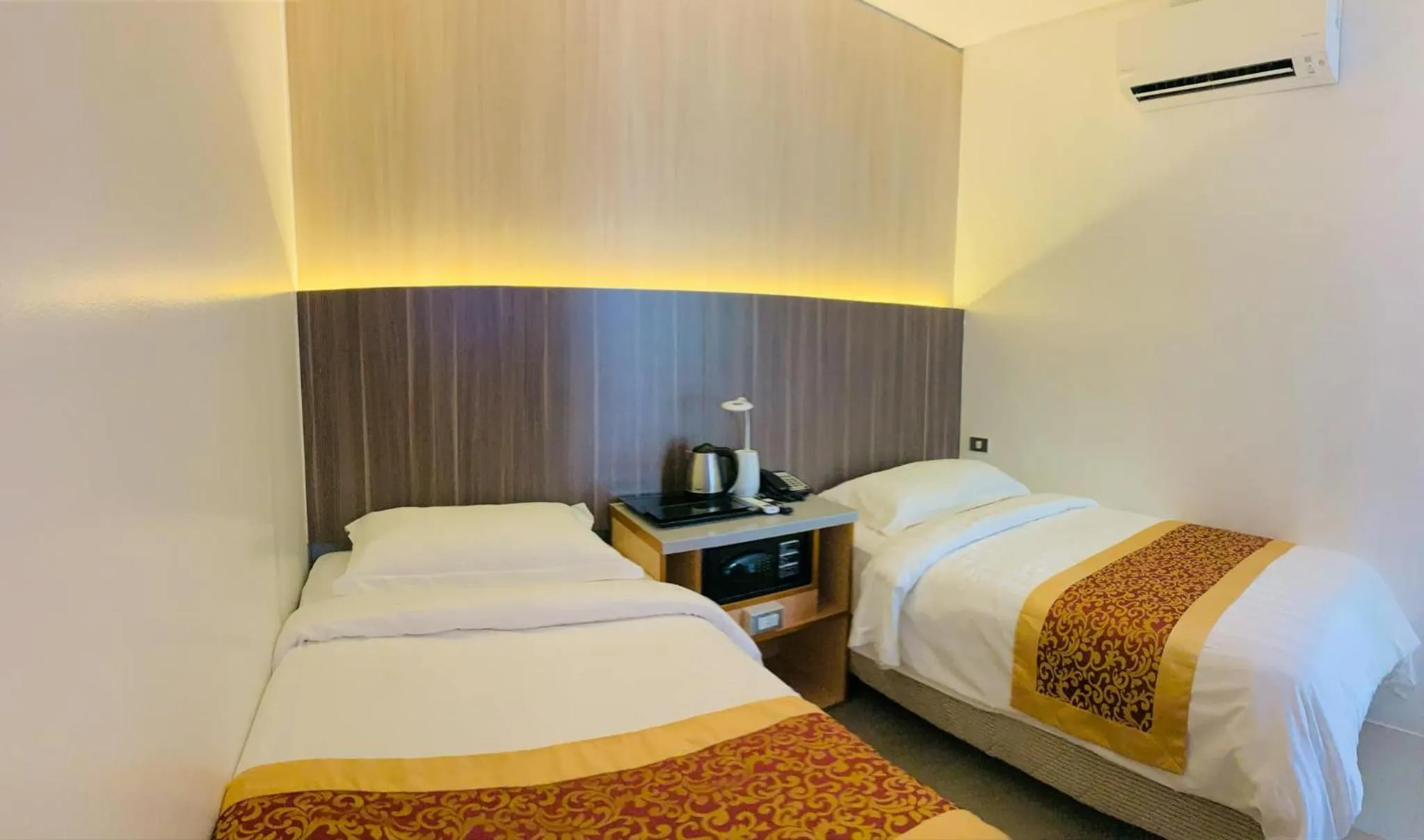 Bed in Kojõ Hotel Tagum