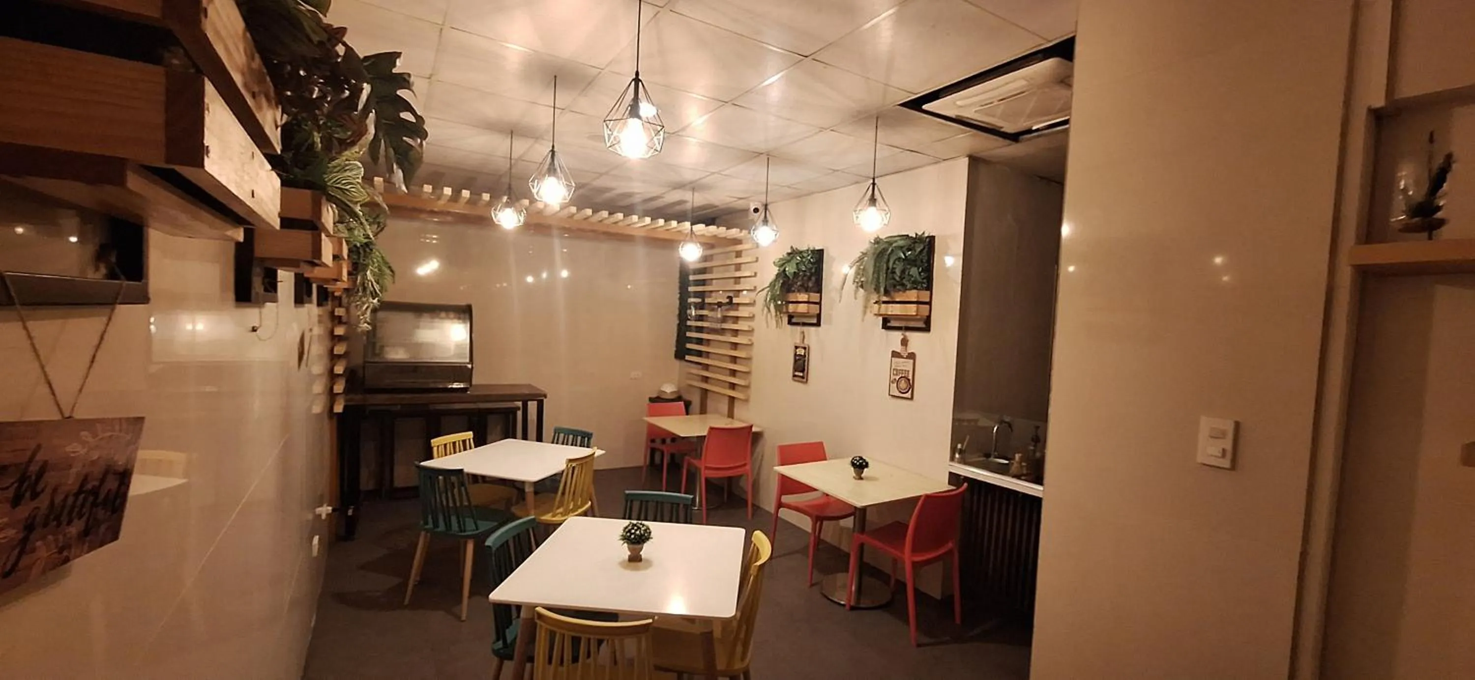 Restaurant/places to eat in Kojõ Hotel Tagum