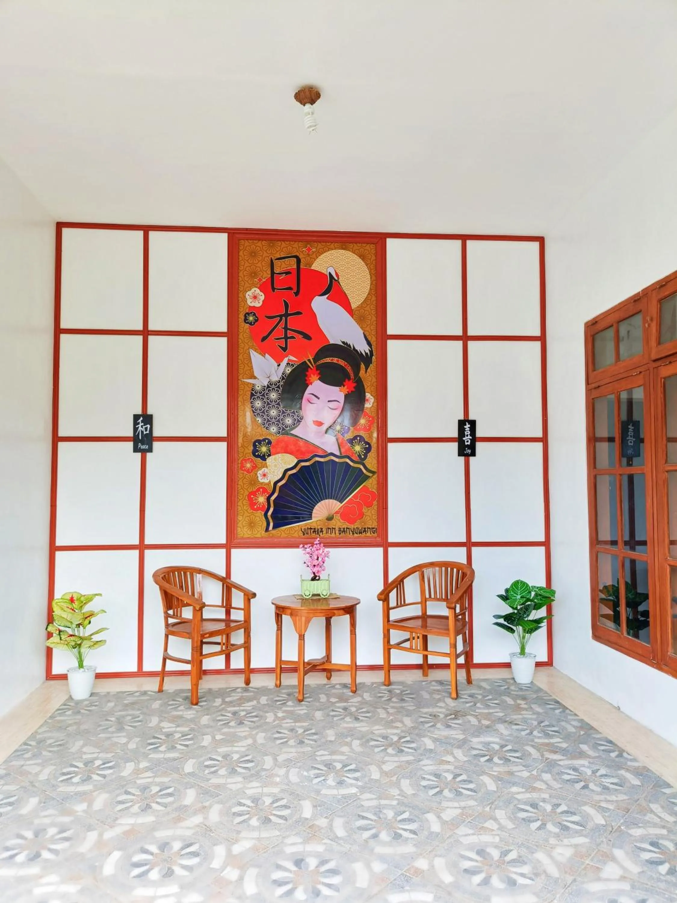 Seating area in RedDoorz Syariah near Universitas 17 Agustus Banyuwangi