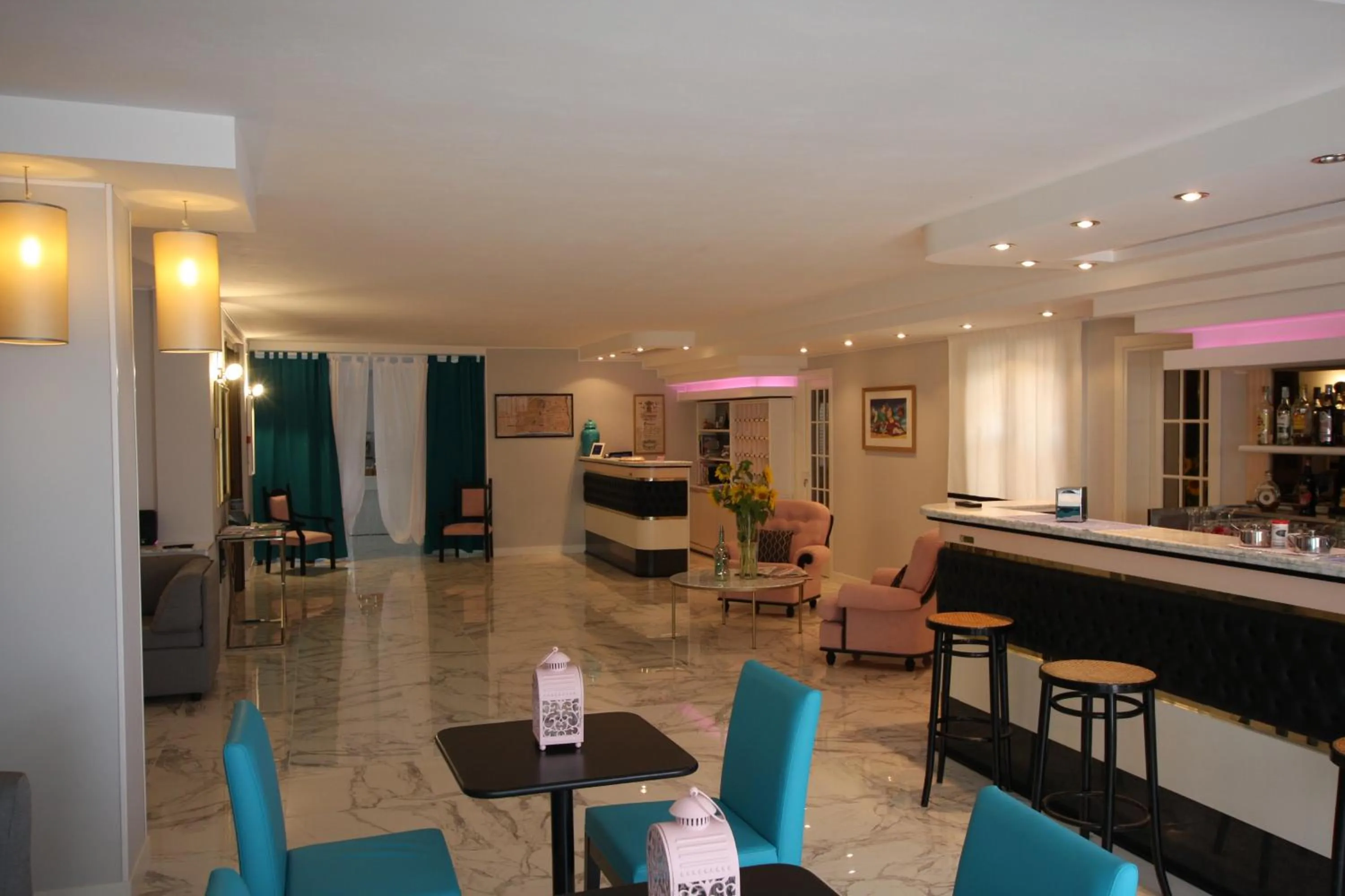 Lobby or reception in Hotel Naxos B&B