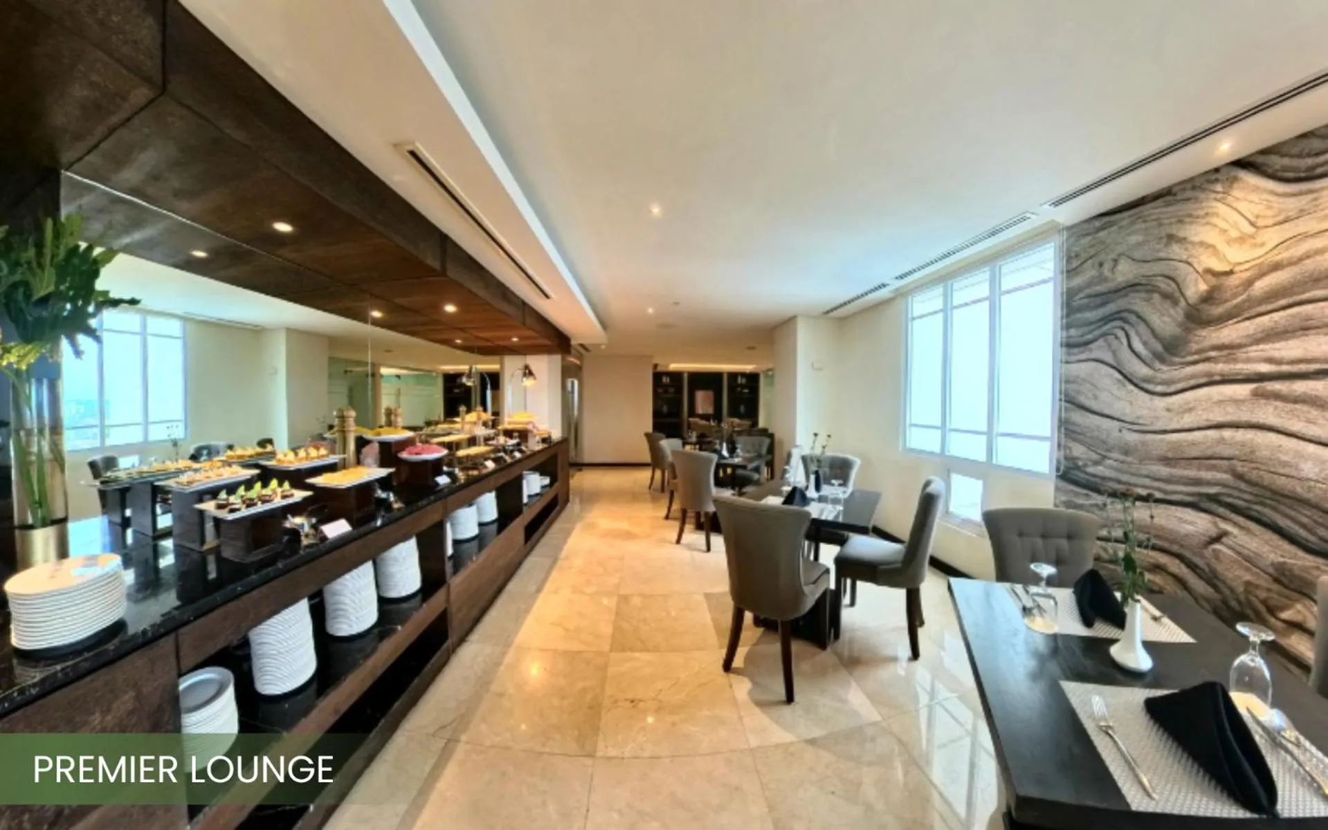 Lounge or bar in Acacia Hotel Davao