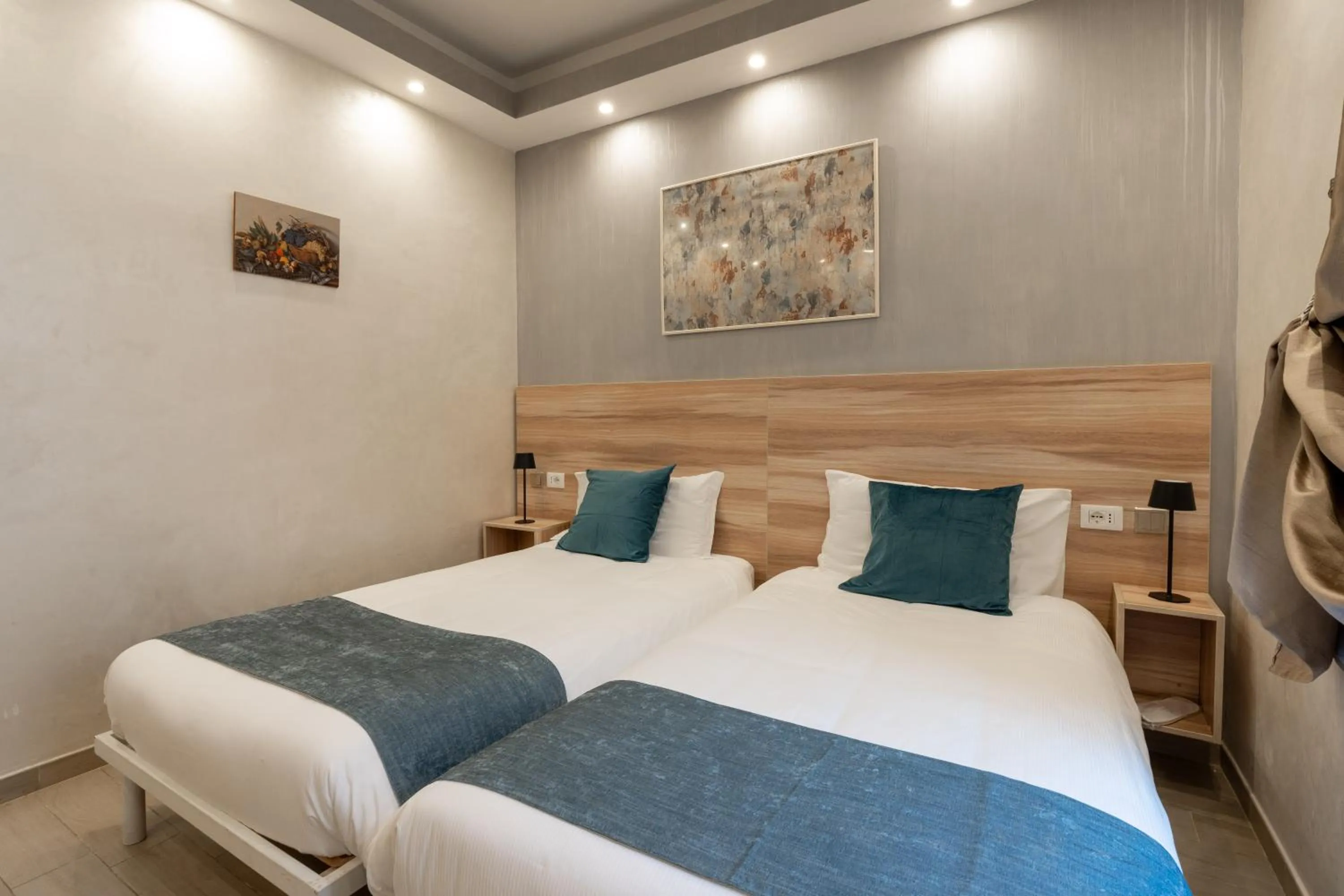 Drago D'Oro GUESTHOUSE - accross from metro Vittorio Emanuele