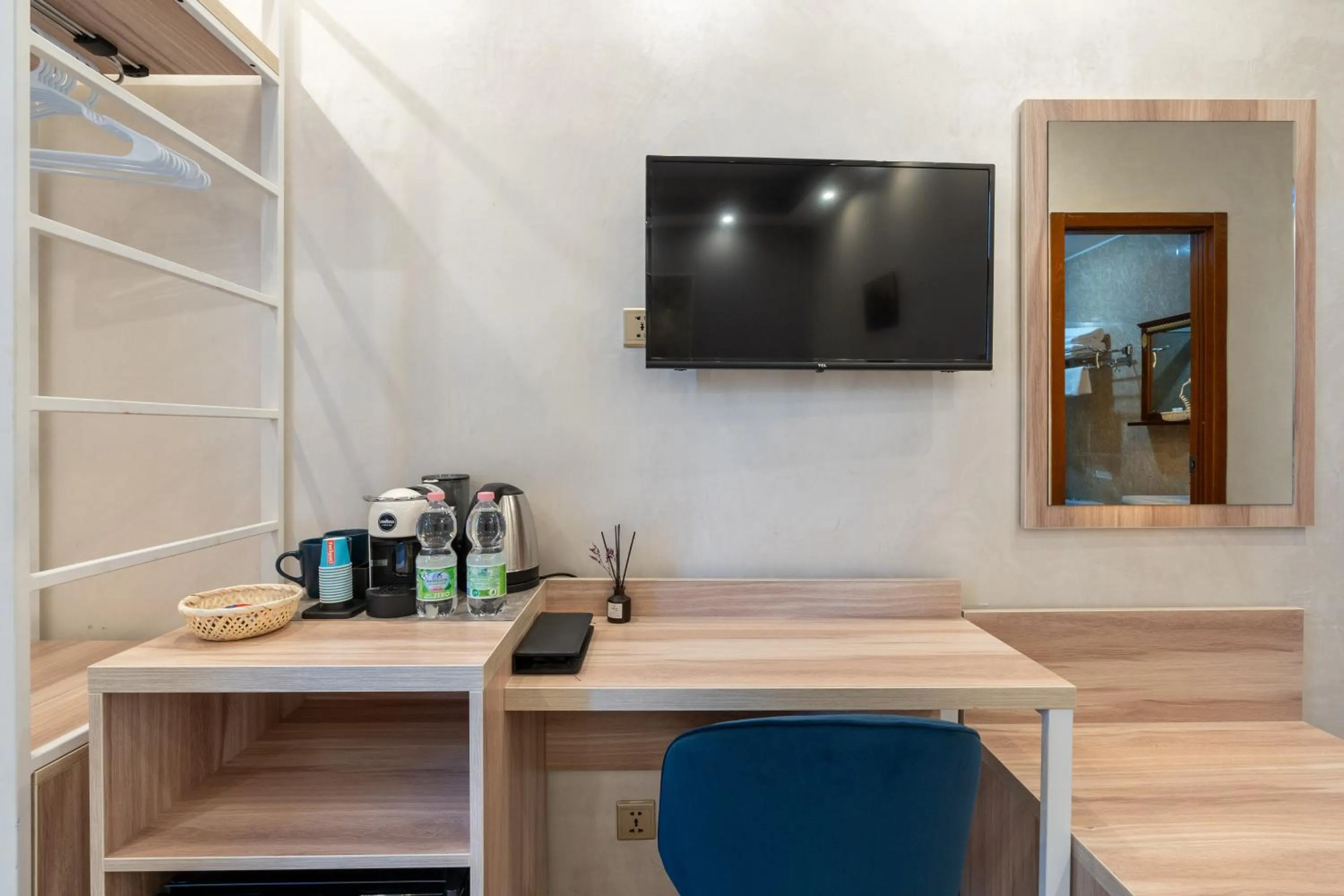 Drago D'Oro GUESTHOUSE - accross from metro Vittorio Emanuele