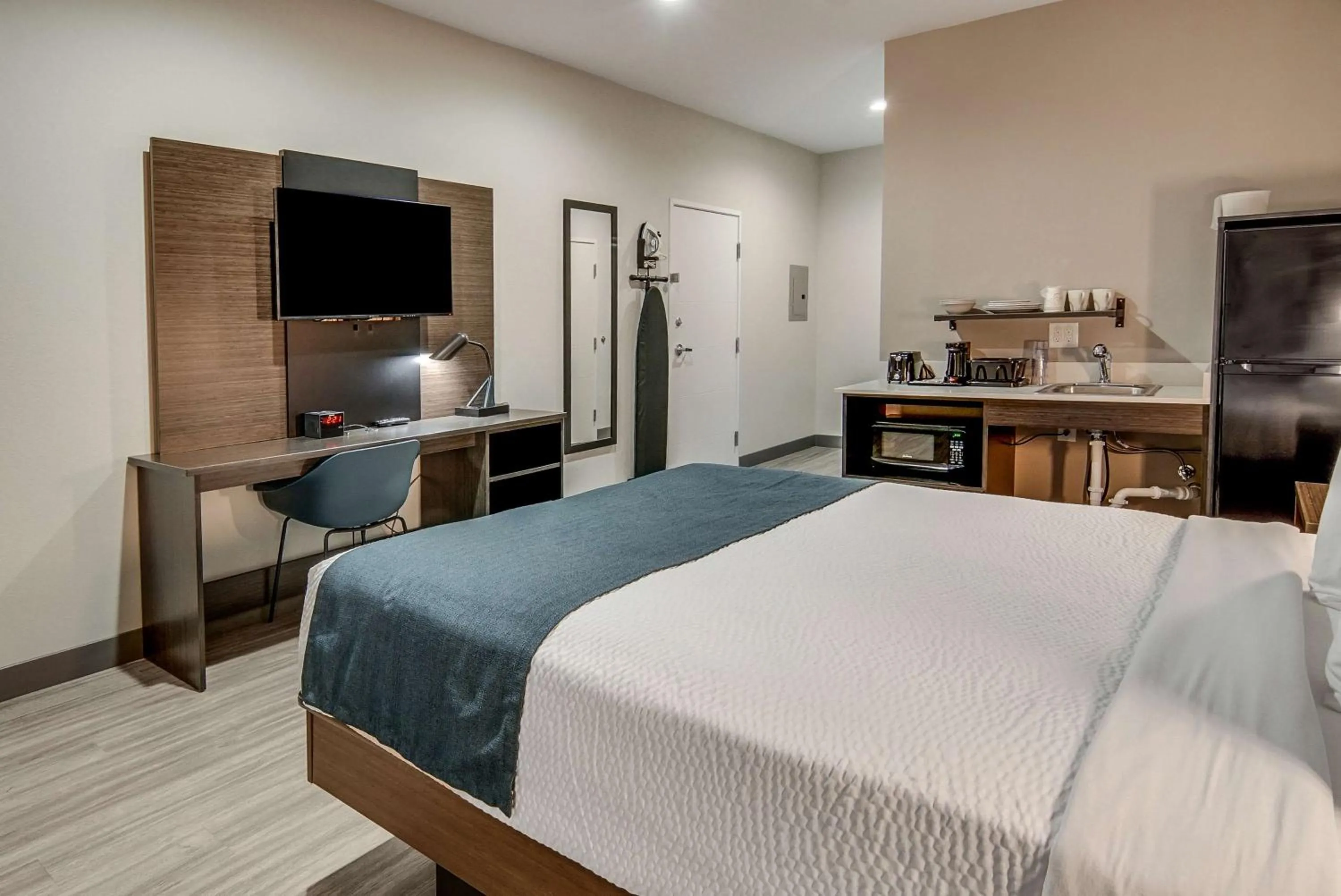 Photo of the whole room, Bed in Studio 6-Mesquite, TX - Dallas