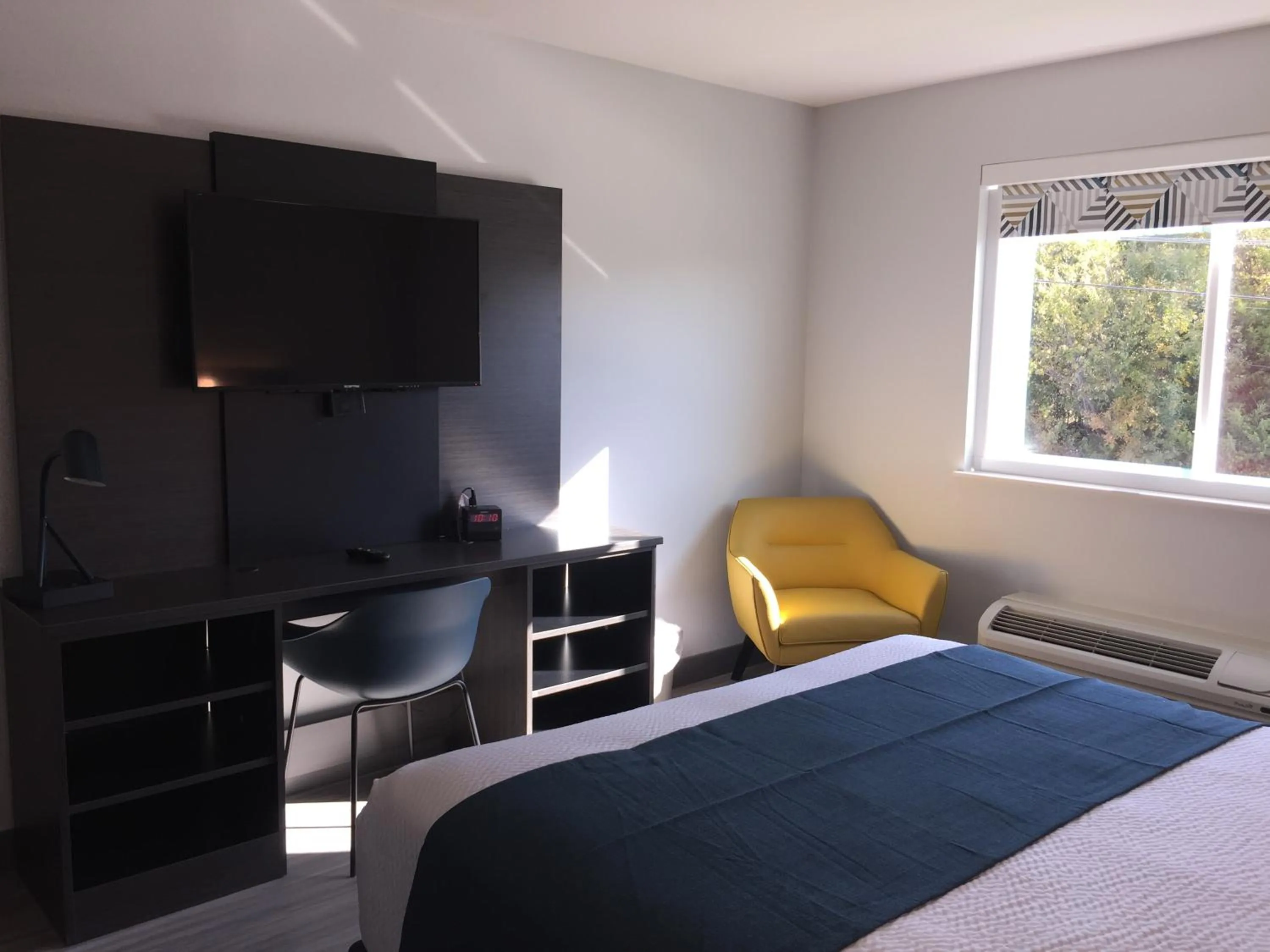 Bedroom, Bed in Studio 6-Mesquite, TX - Dallas