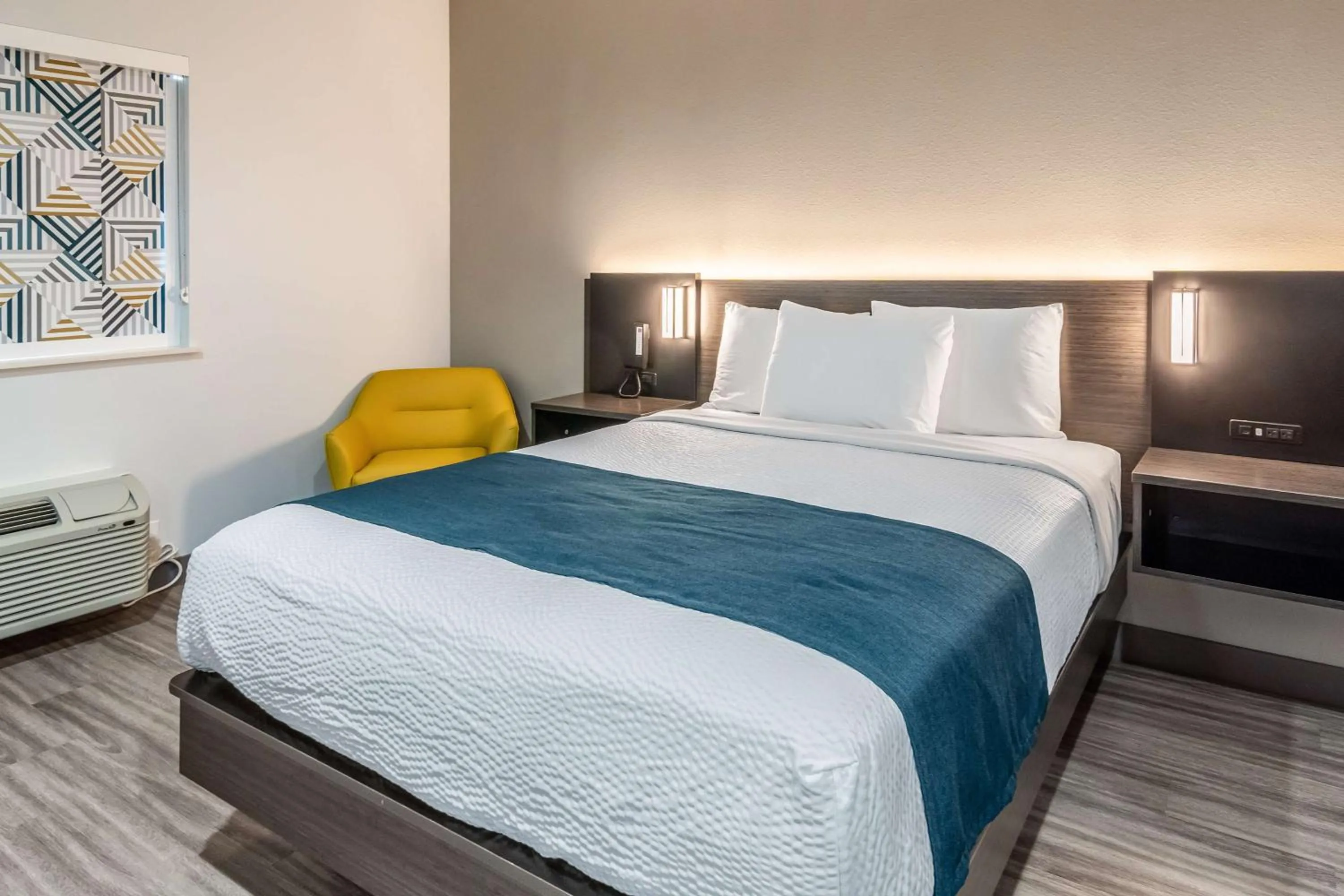 Photo of the whole room, Bed in Studio 6-Mesquite, TX - Dallas