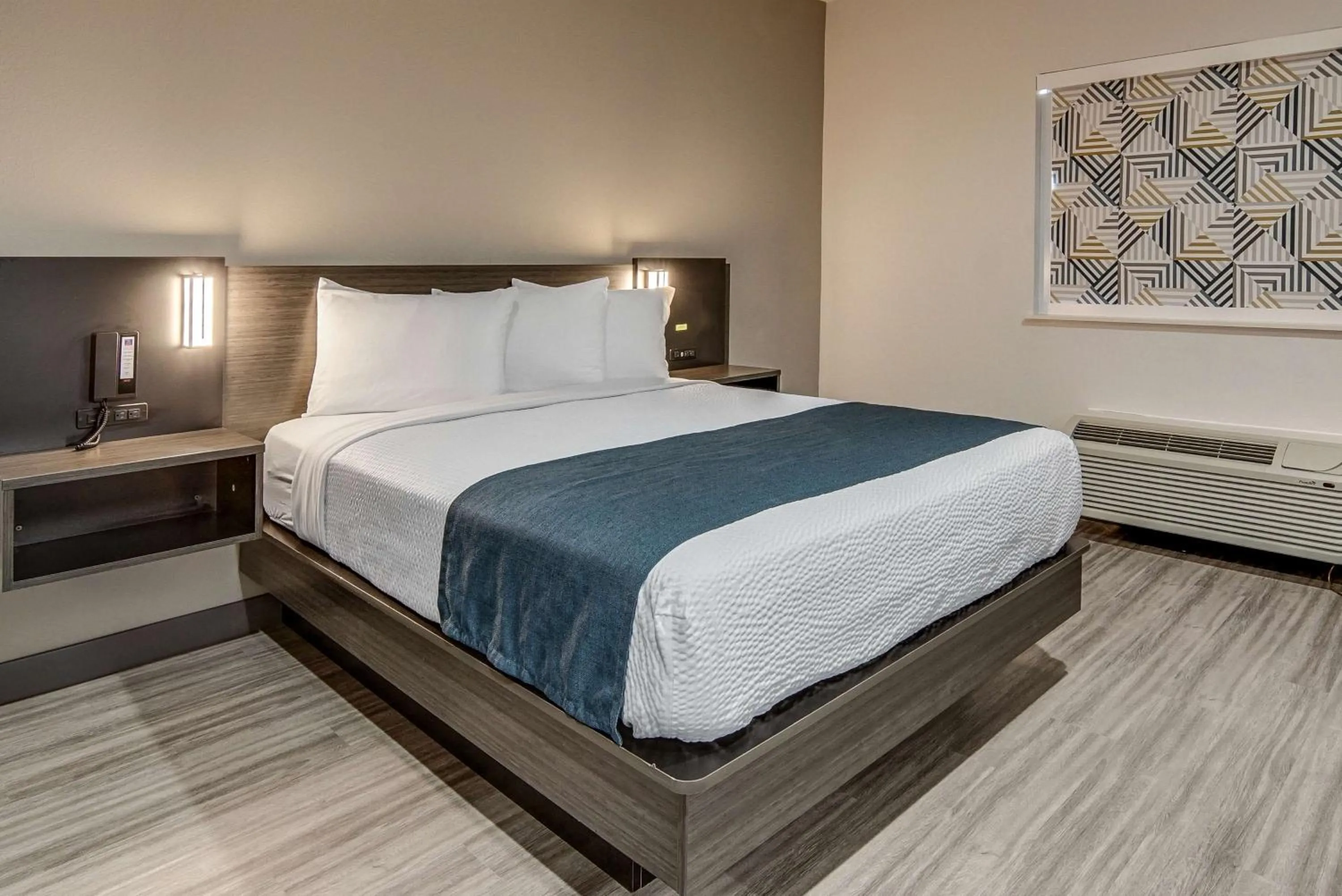 Photo of the whole room, Bed in Studio 6-Mesquite, TX - Dallas