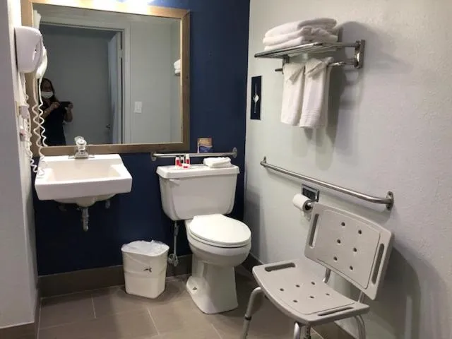 Toilet in Baymont by Wyndham - Chicago - Addison - O'Hare