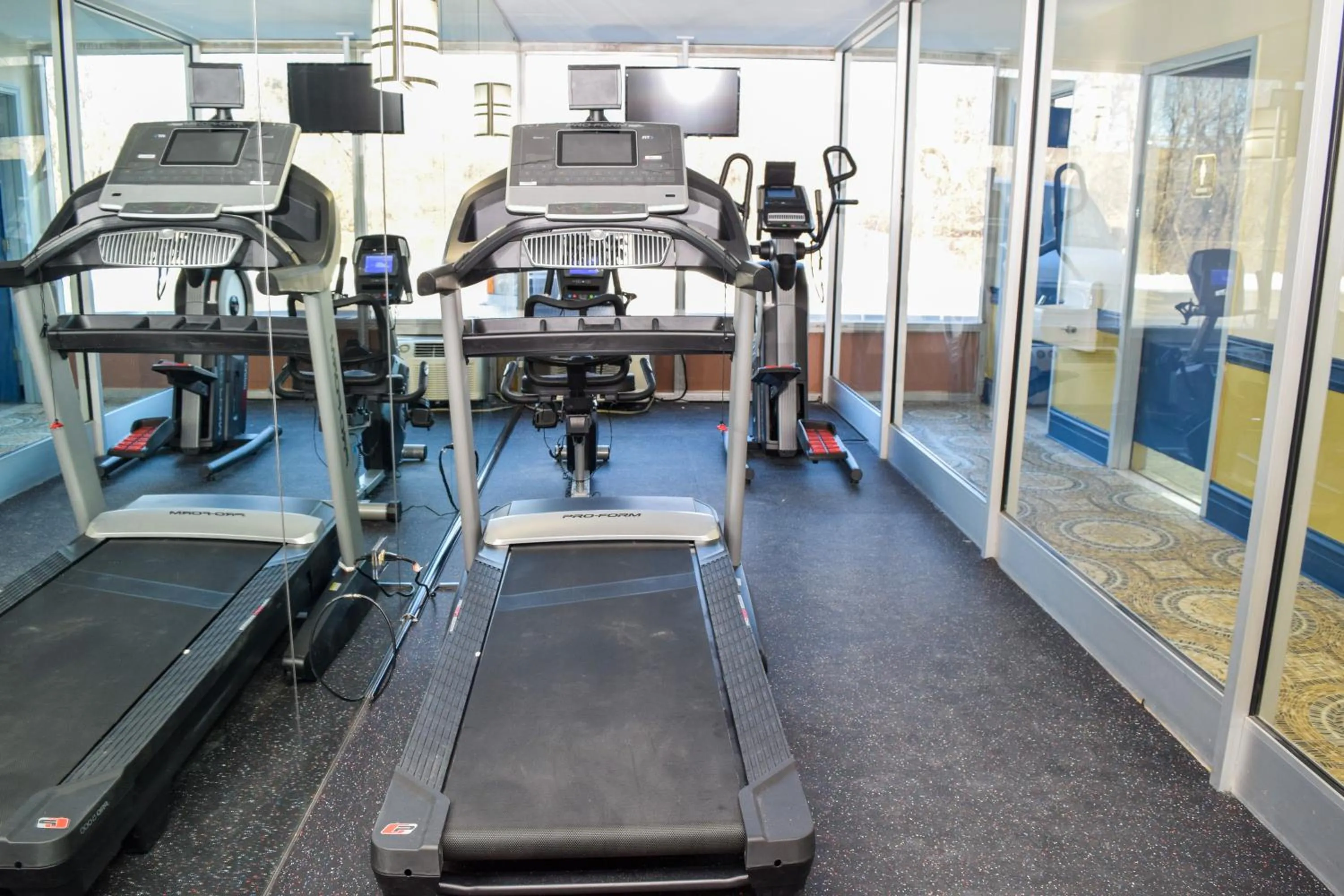 Fitness centre/facilities in Baymont by Wyndham - Chicago - Addison - O'Hare