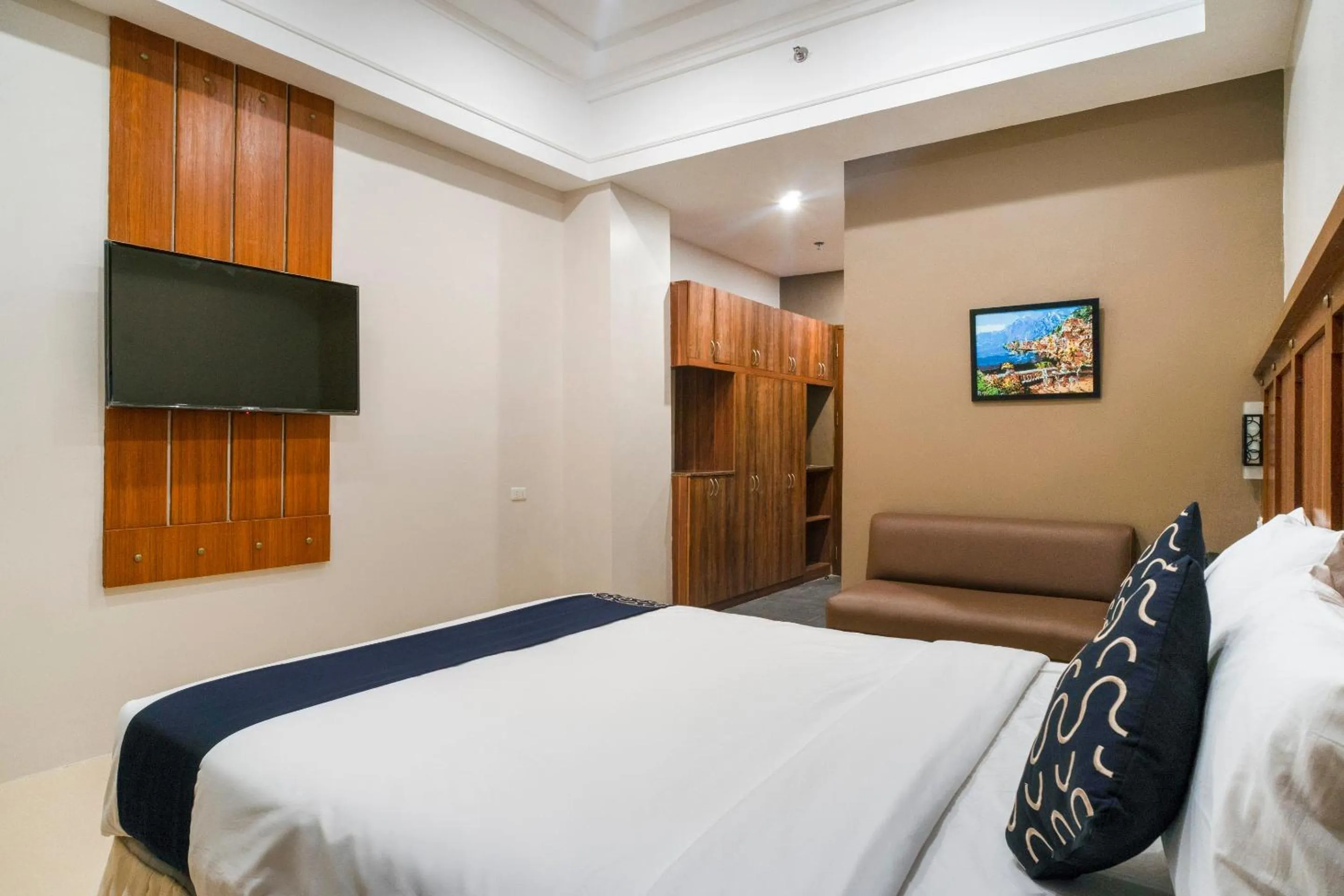 Bedroom, Bed in Capital O 460 World Palace Hotel