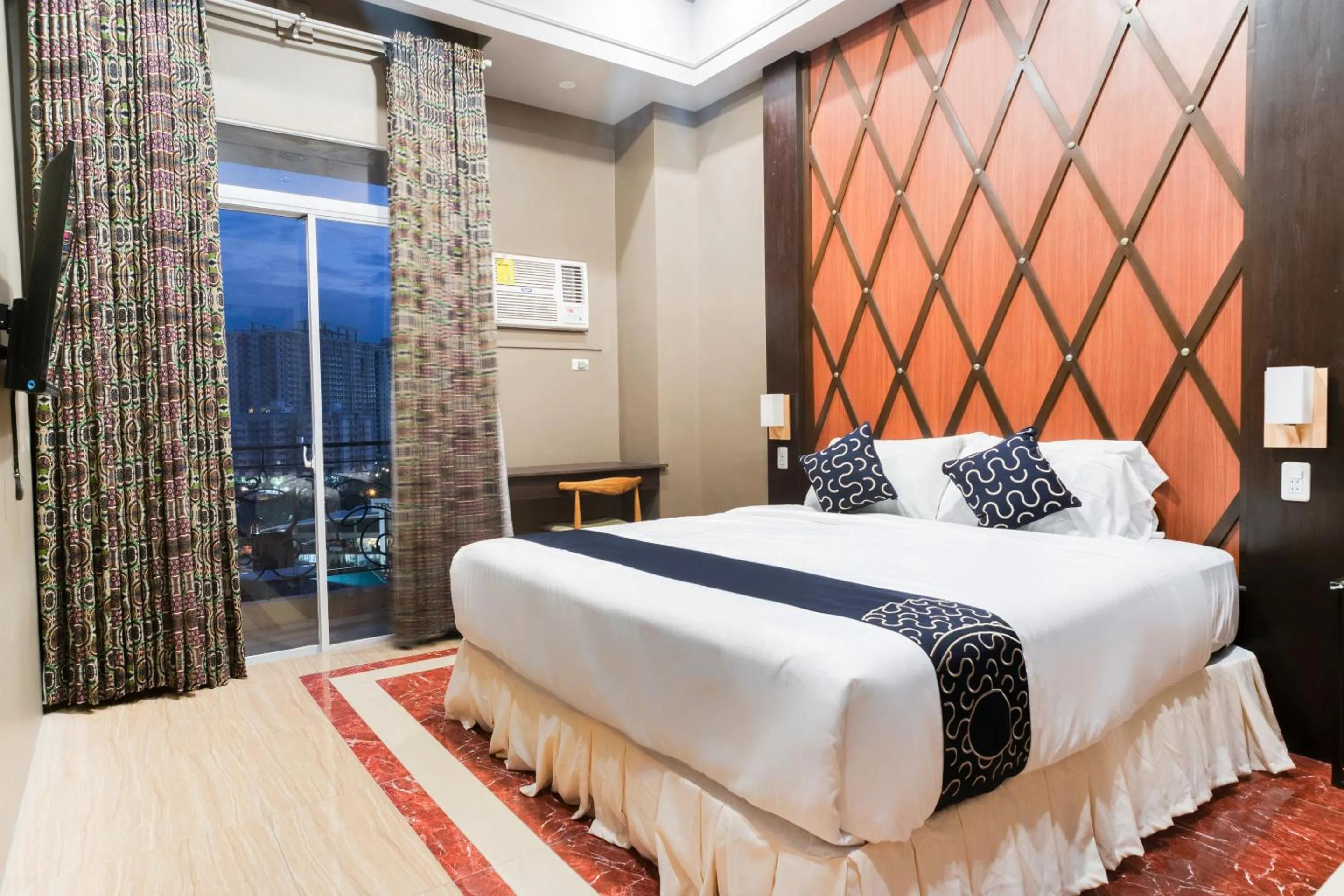 Bedroom, Bed in Capital O 460 World Palace Hotel