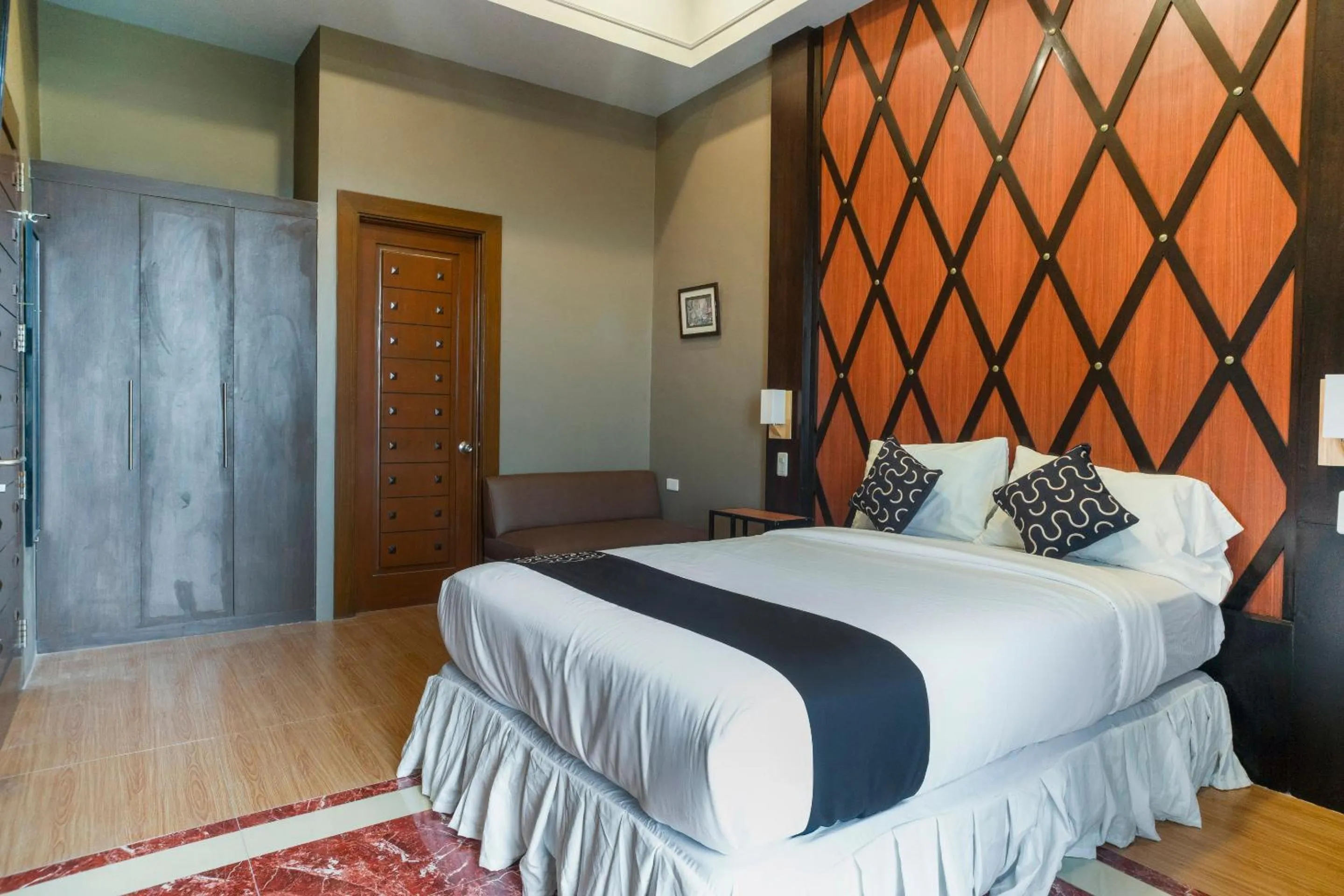 Bedroom, Bed in Capital O 460 World Palace Hotel