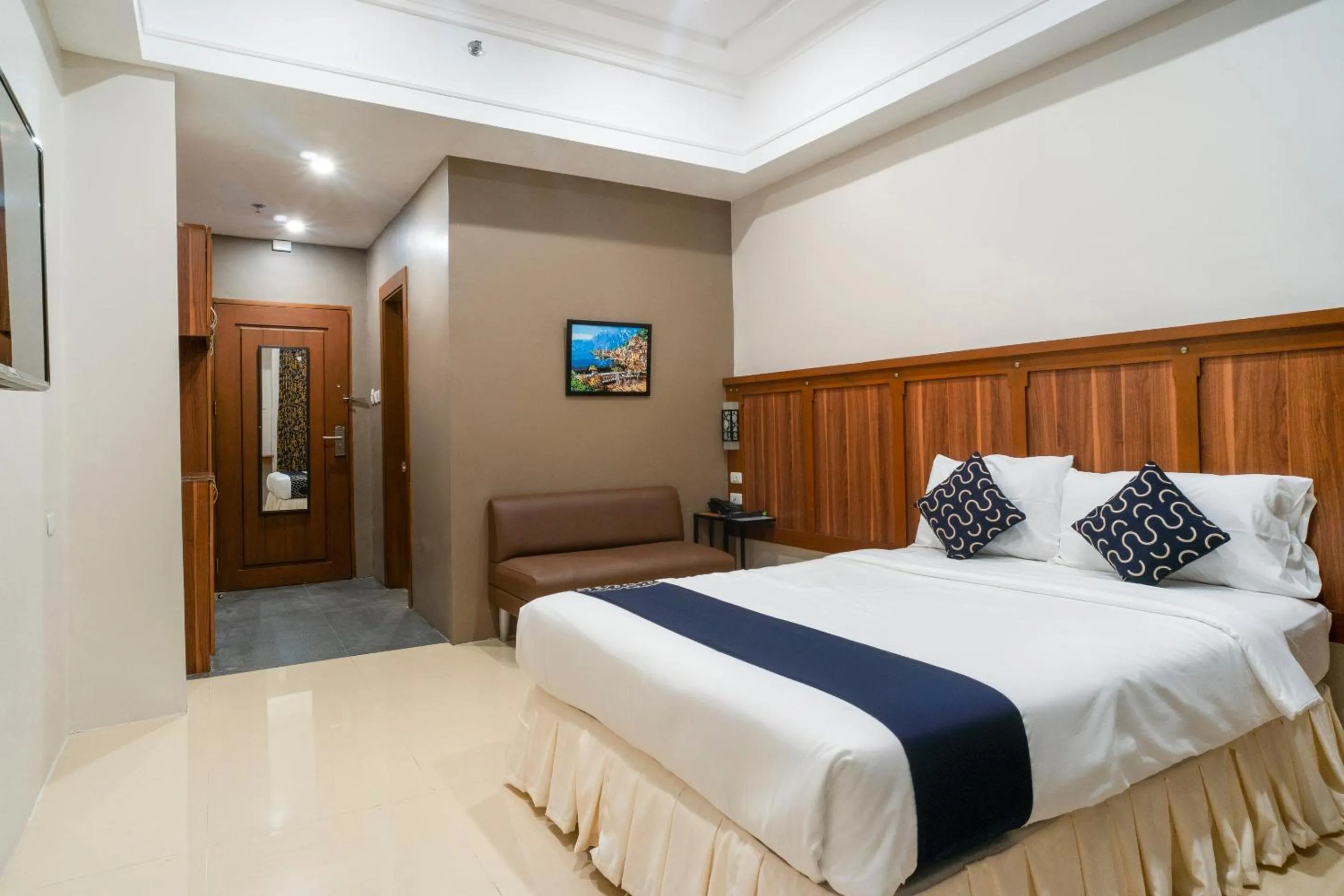 Bedroom, Bed in Capital O 460 World Palace Hotel