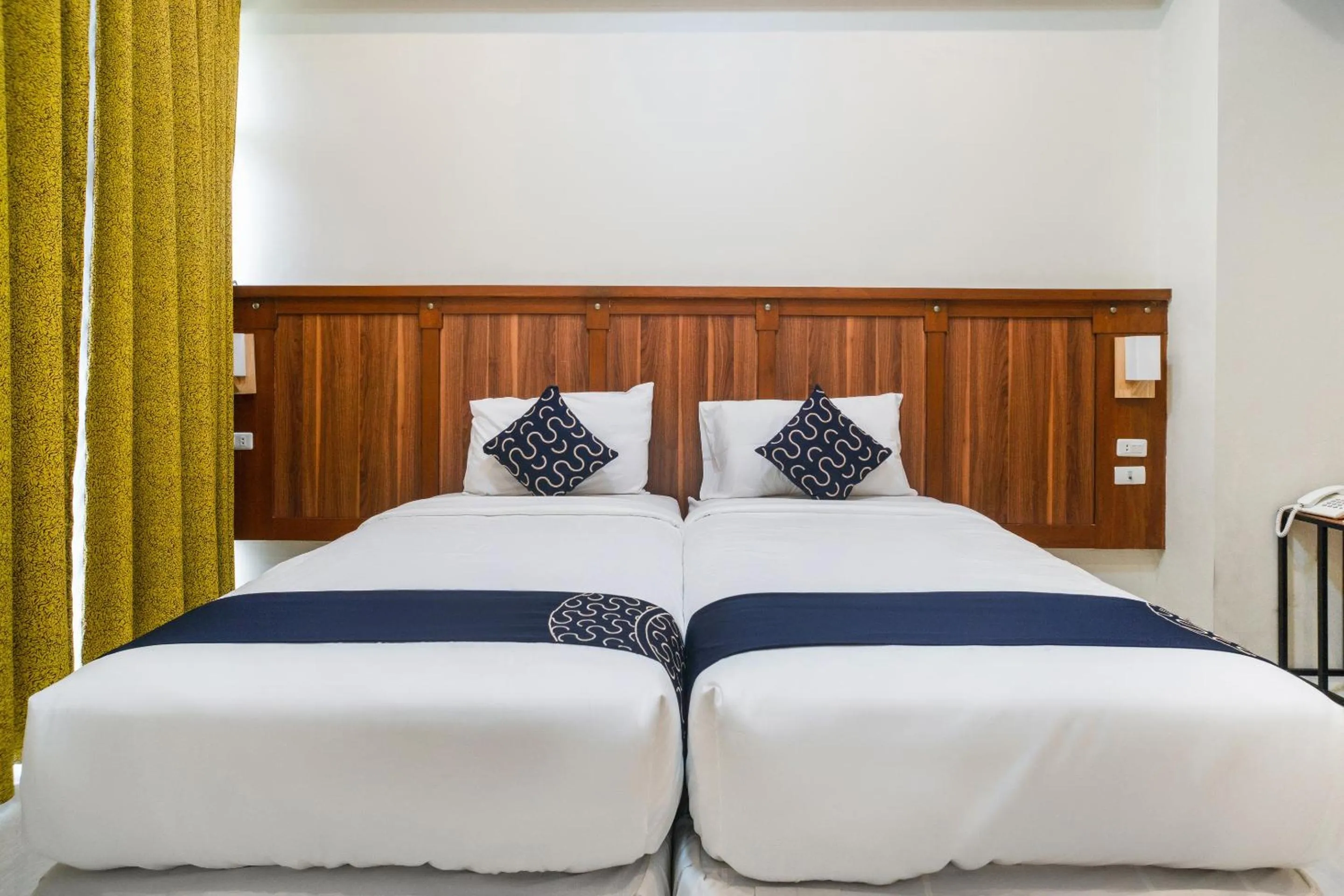 Bedroom, Bed in Capital O 460 World Palace Hotel