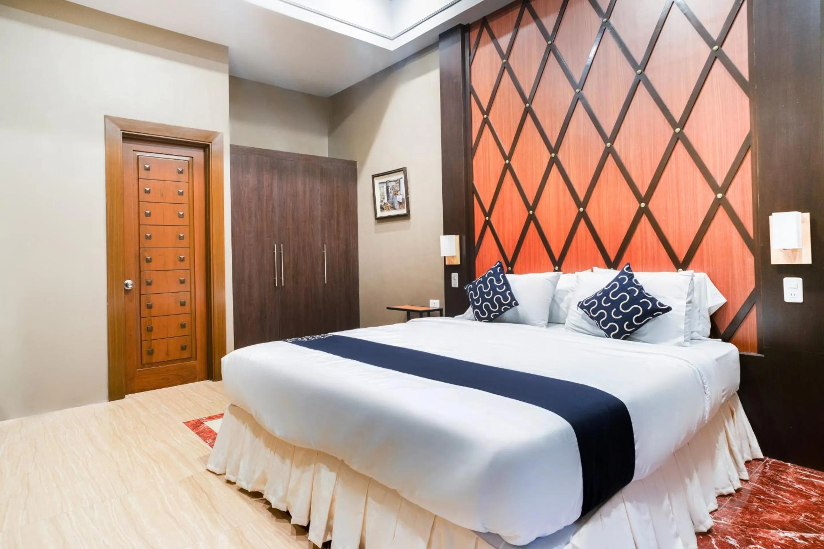 Bedroom, Bed in Capital O 460 World Palace Hotel