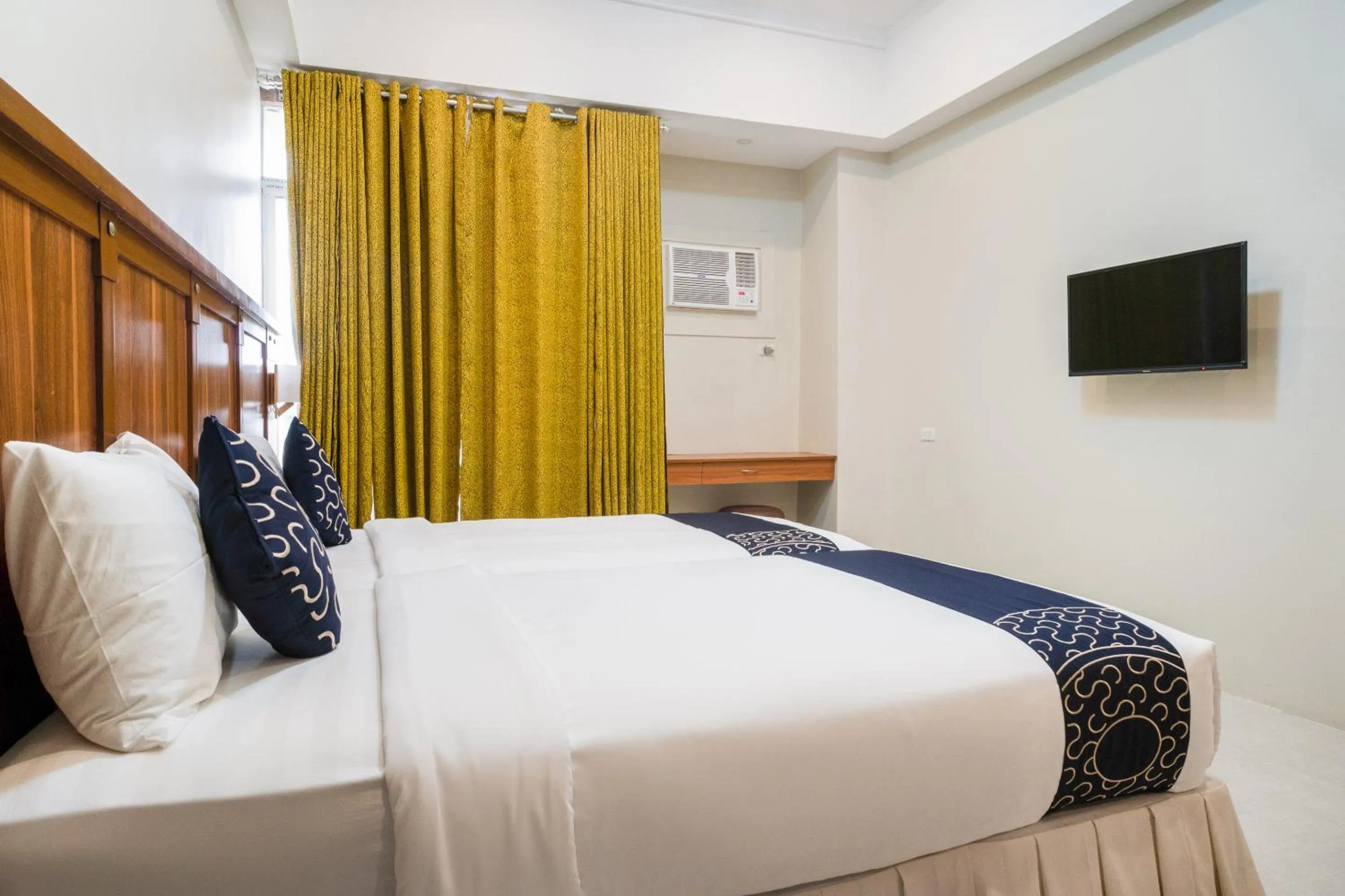 Bedroom, Bed in Capital O 460 World Palace Hotel