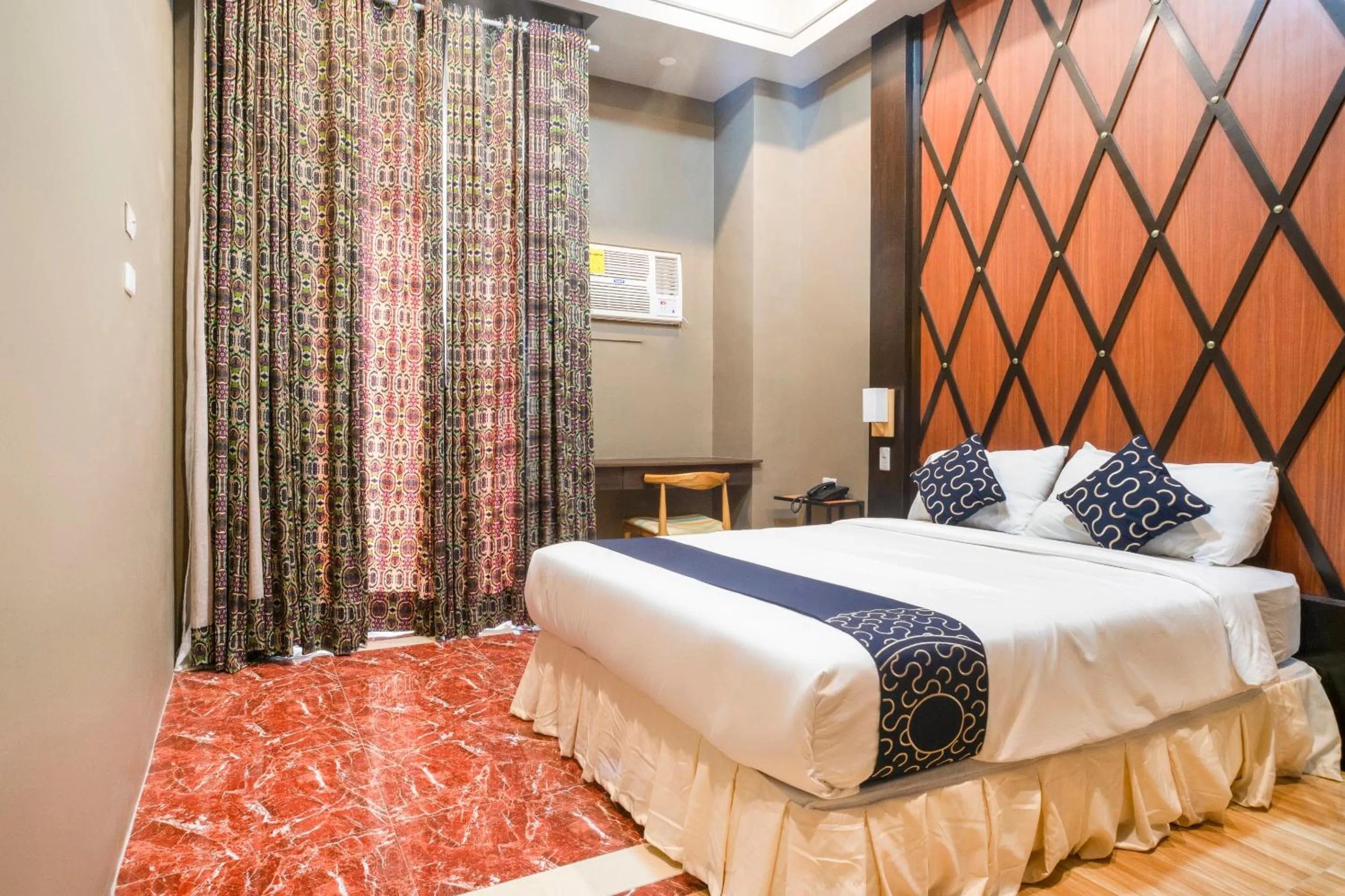 Bedroom, Bed in Capital O 460 World Palace Hotel