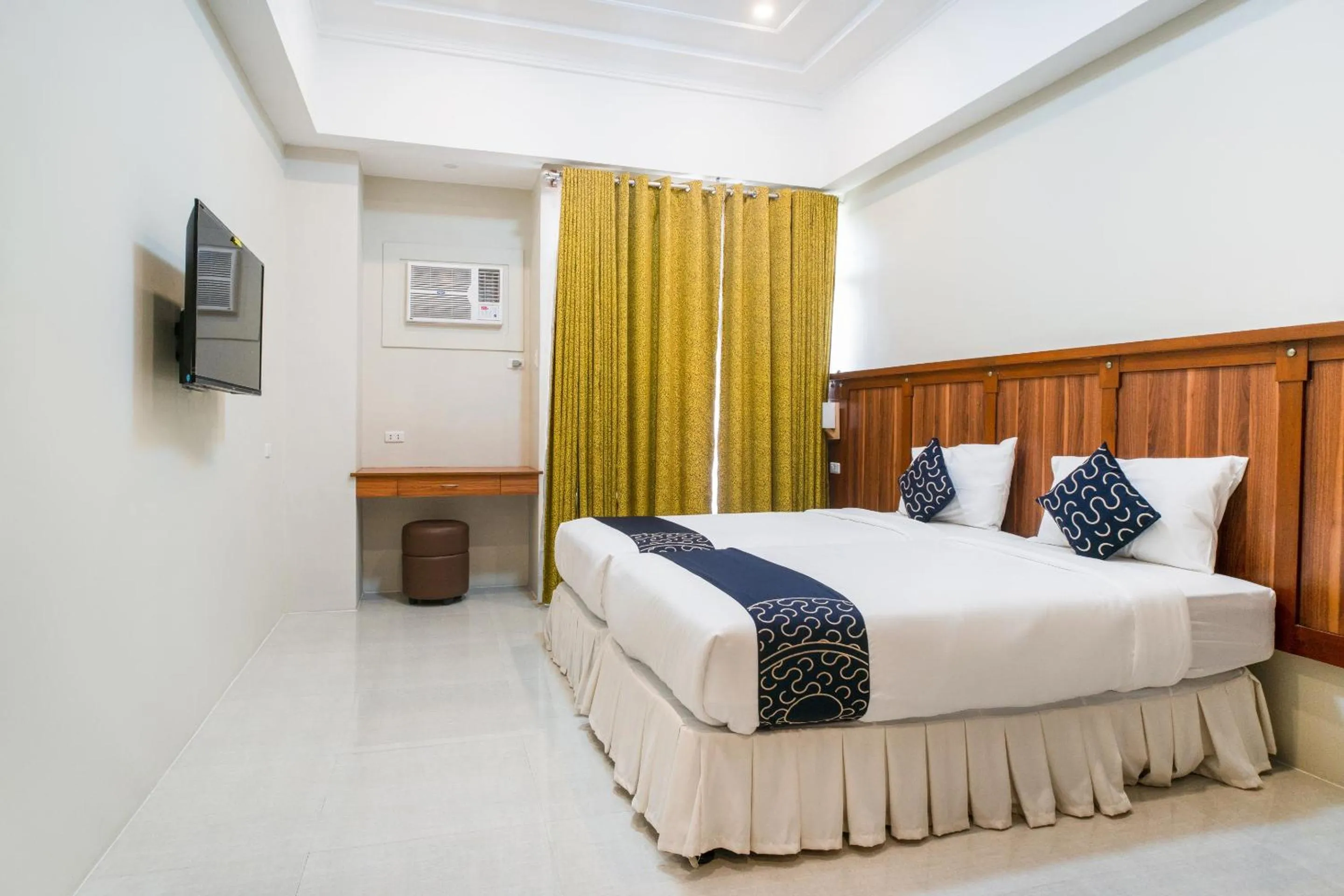 Bedroom, Bed in Capital O 460 World Palace Hotel