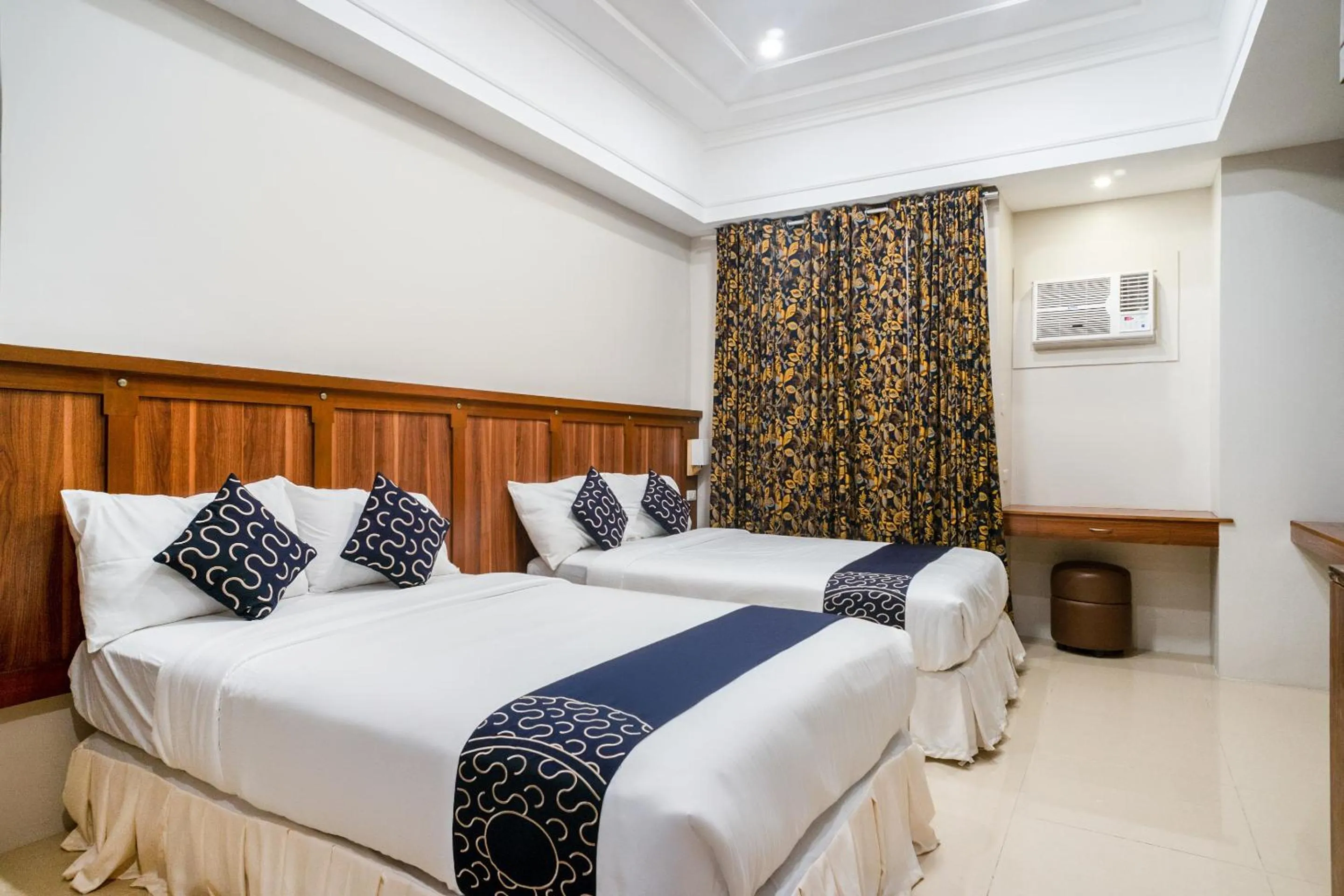 Bedroom, Bed in Capital O 460 World Palace Hotel