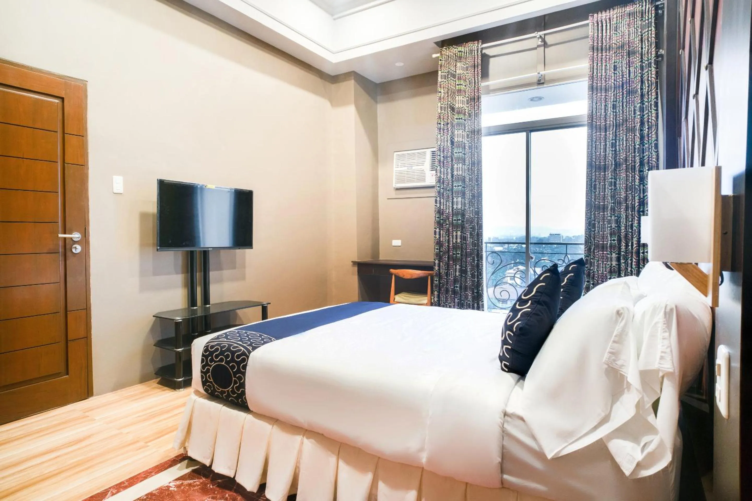 Bedroom, Bed in Capital O 460 World Palace Hotel