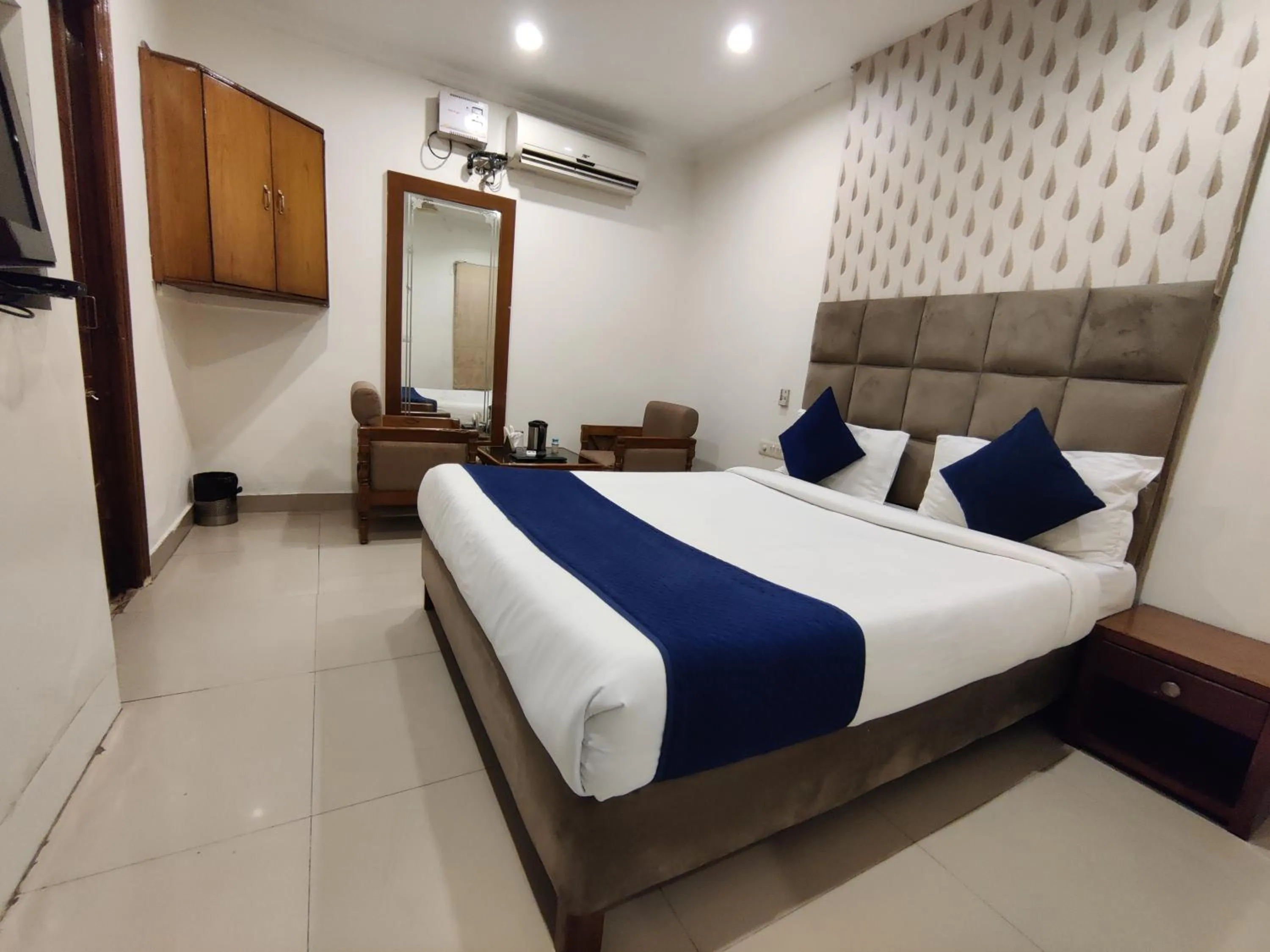 Bed in Hotel Landmark - Centre of City Chandigarh