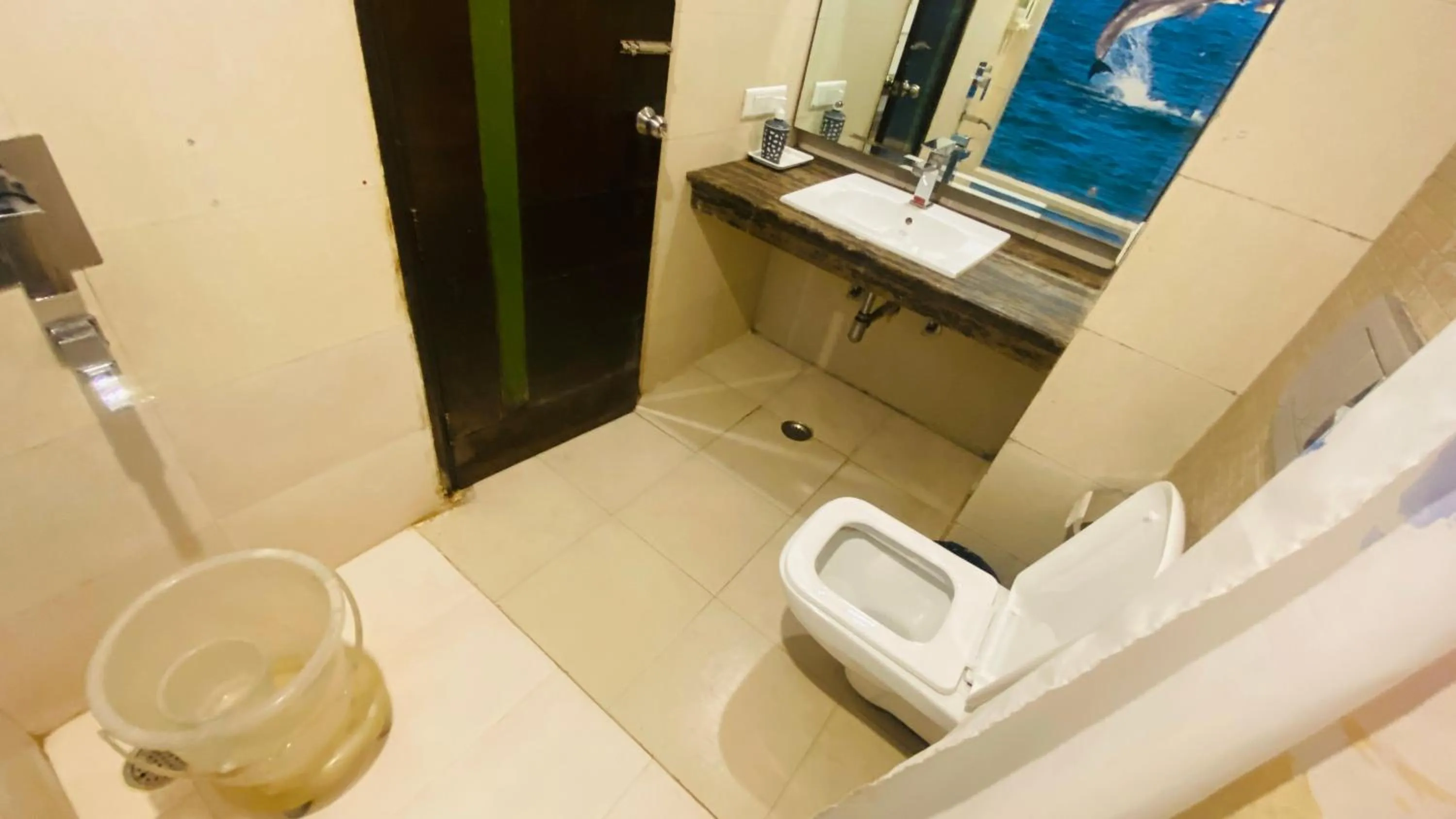 Bathroom in Hotel Landmark - Centre of City Chandigarh