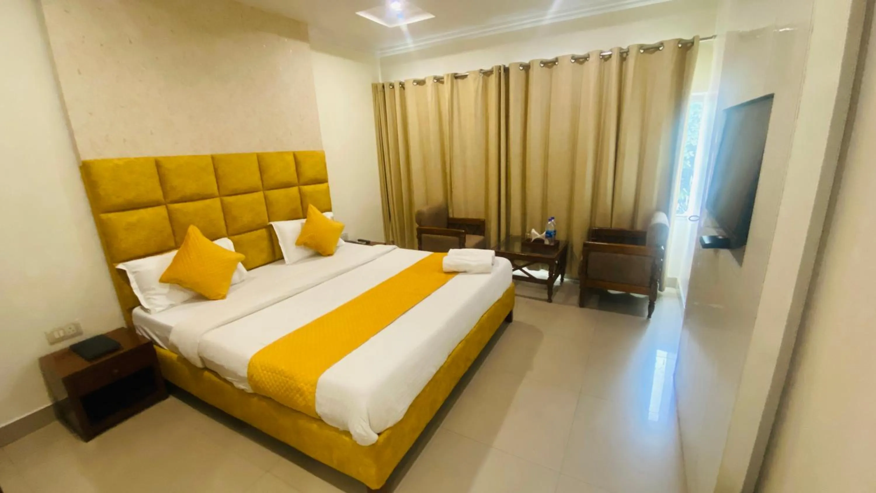 Bedroom, Bed in Hotel Landmark - Centre of City Chandigarh