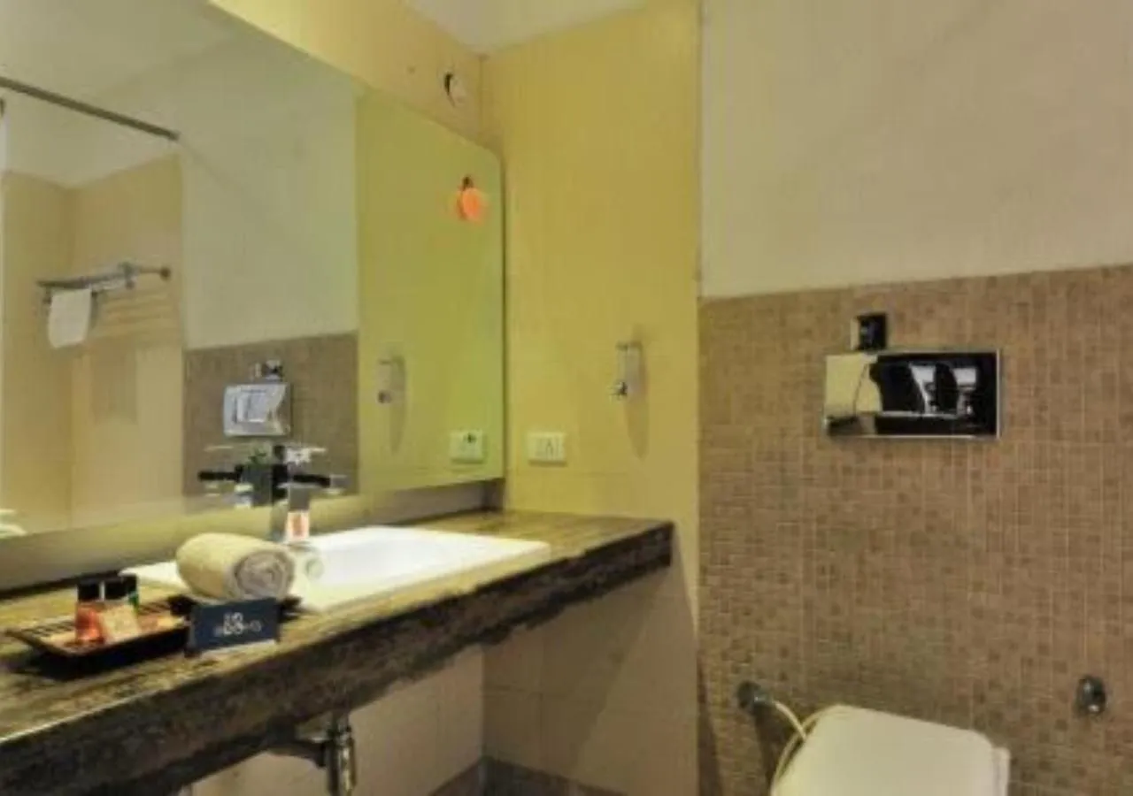 Bathroom in Hotel Landmark - Centre of City Chandigarh