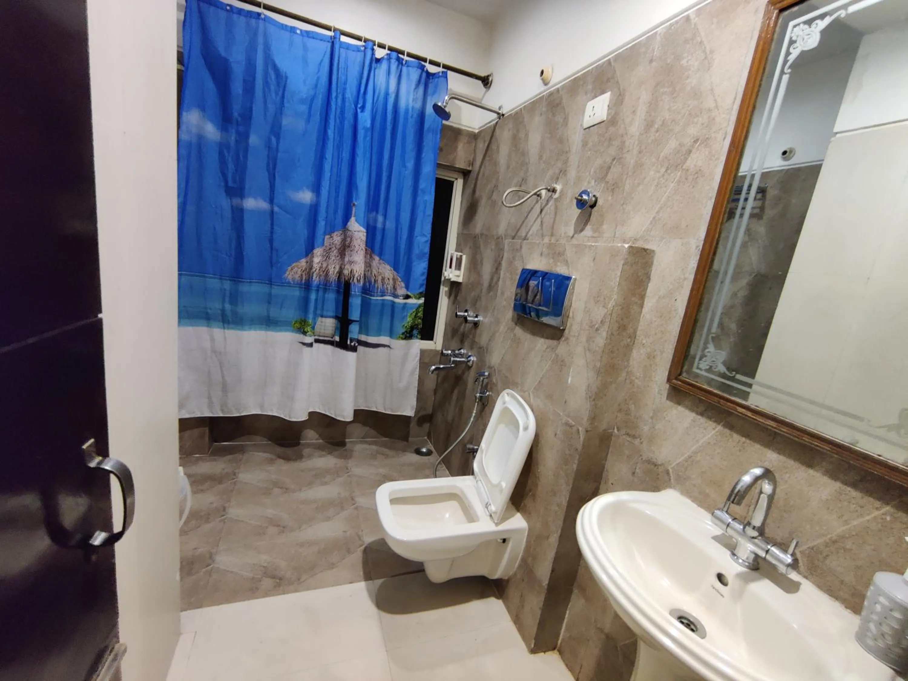 Shower in Hotel Landmark - Centre of City Chandigarh