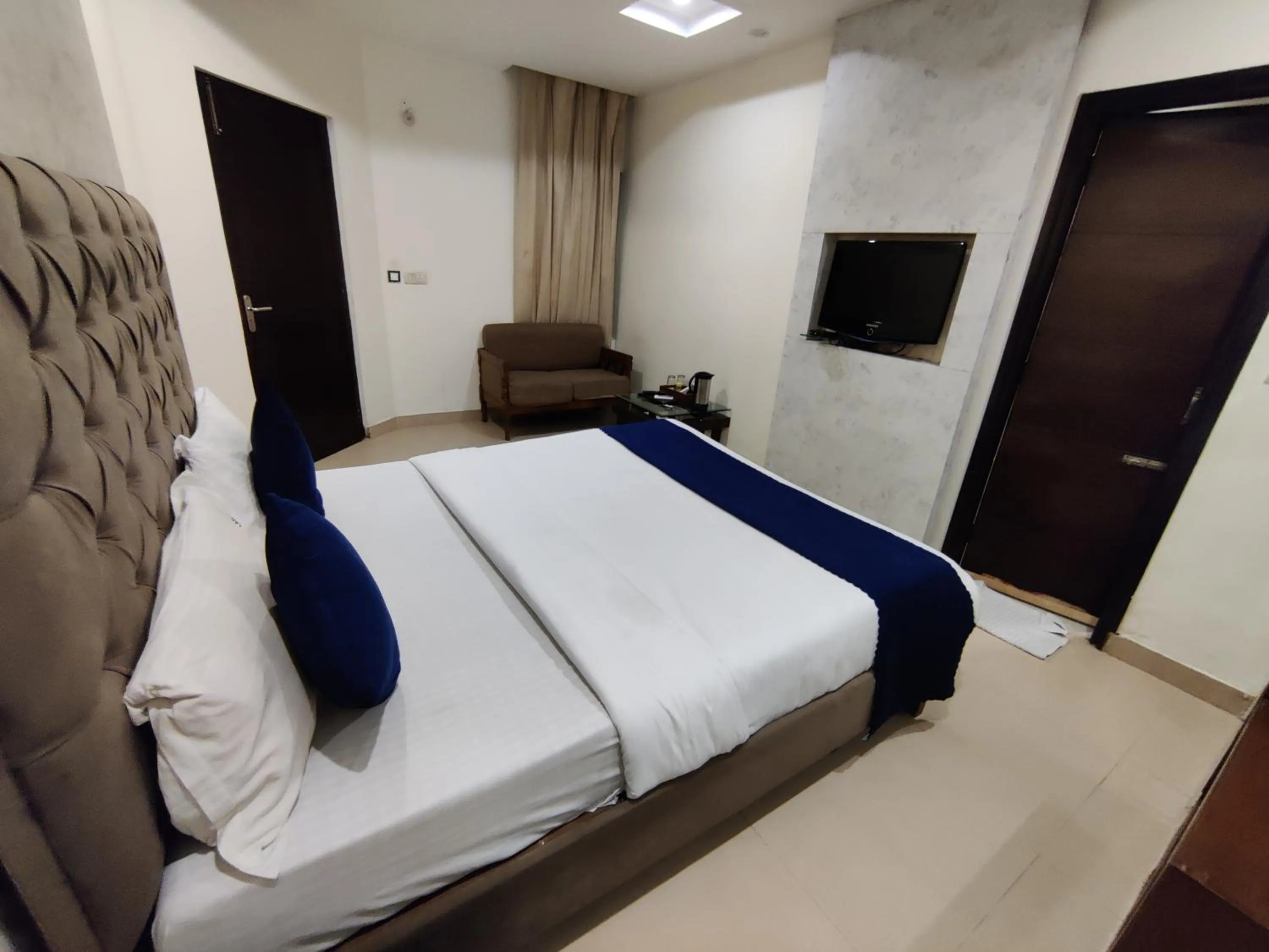 Bed in Hotel Landmark - Centre of City Chandigarh