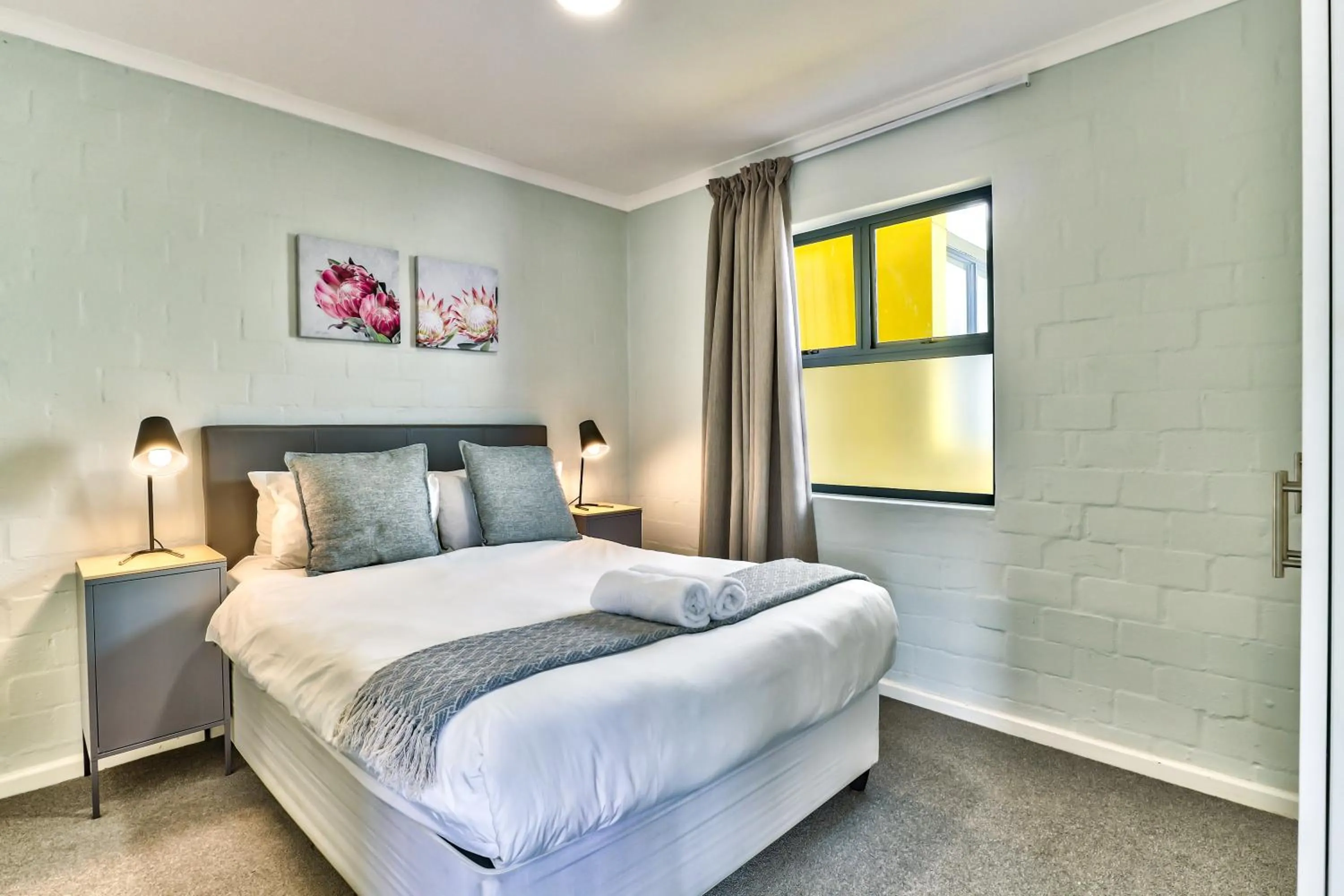 Bed in WINK Aparthotel Eaton Square