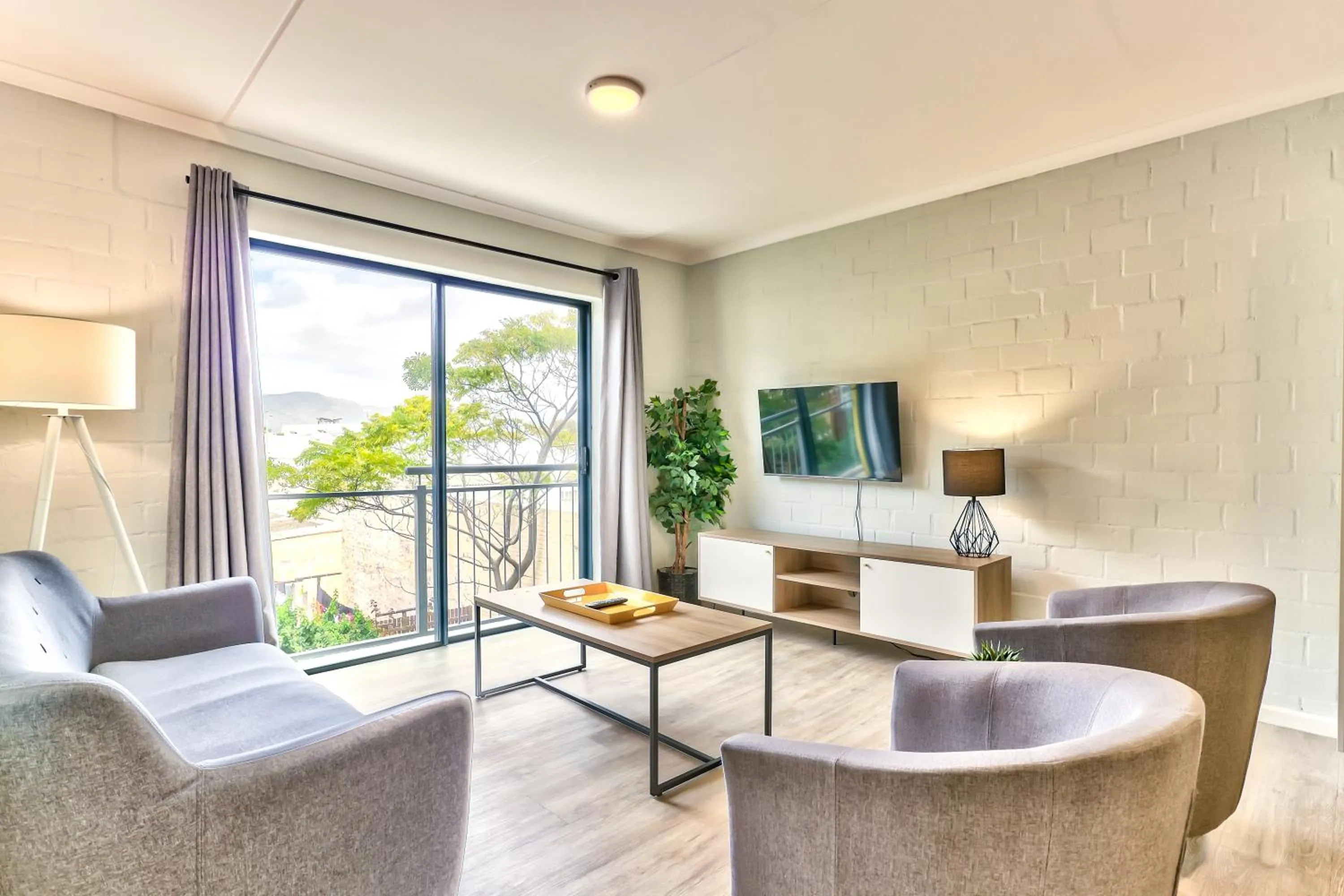 TV and multimedia in WINK Aparthotel Eaton Square