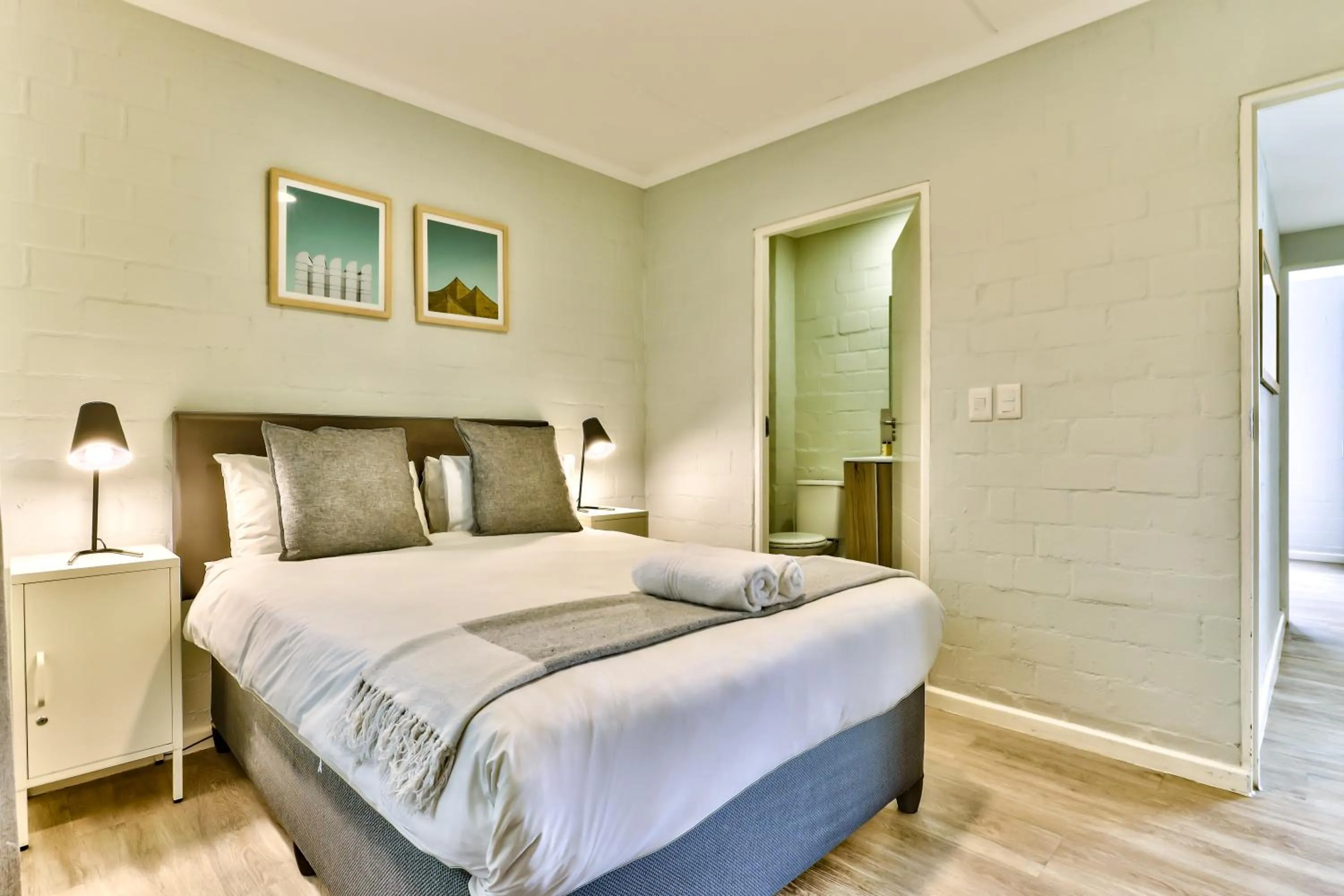 Bathroom, Bed in WINK Aparthotel Eaton Square
