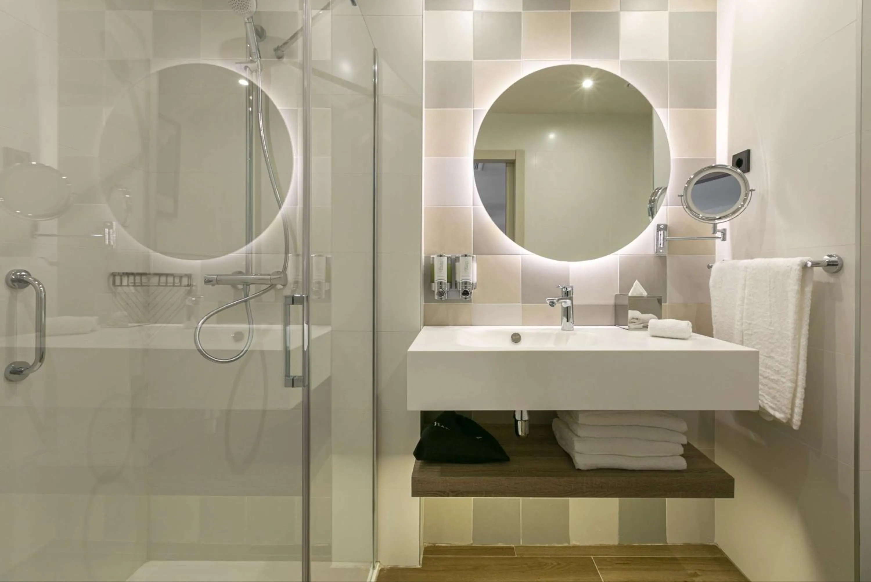 Bathroom in Hampton By Hilton Alcobendas Madrid
