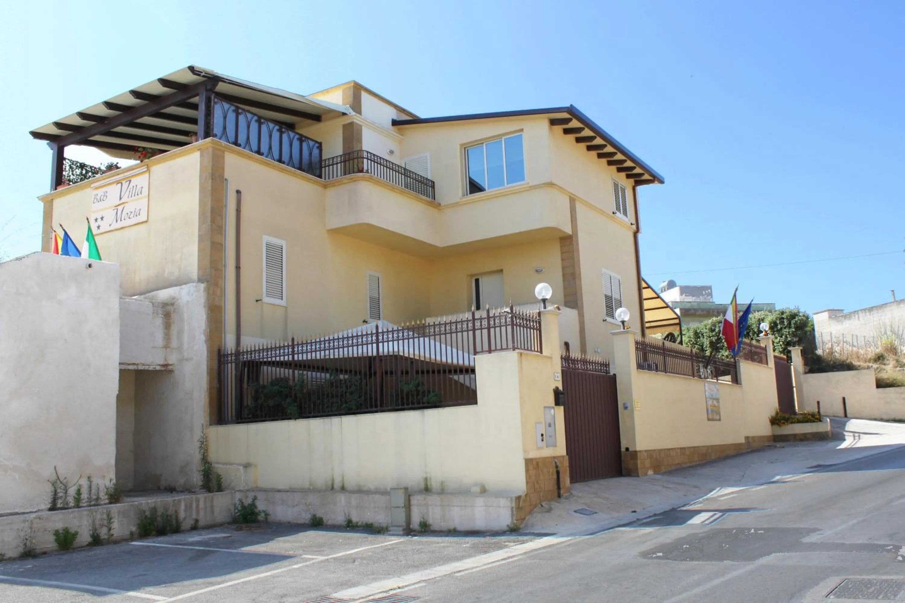 Facade/entrance in Villa Mozia