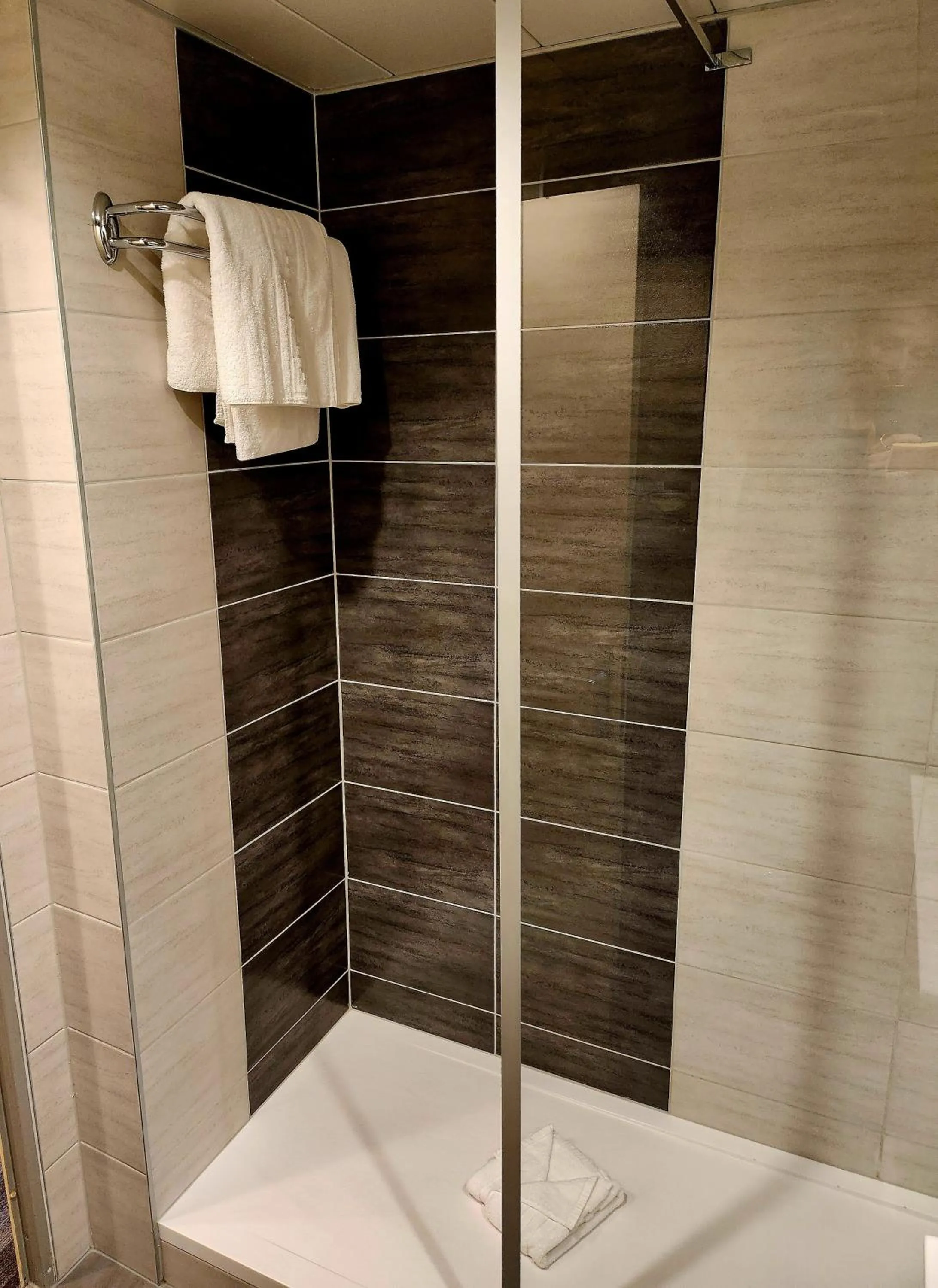 Shower in The Originals City, Hôtel Le Forum, Strasbourg Nord