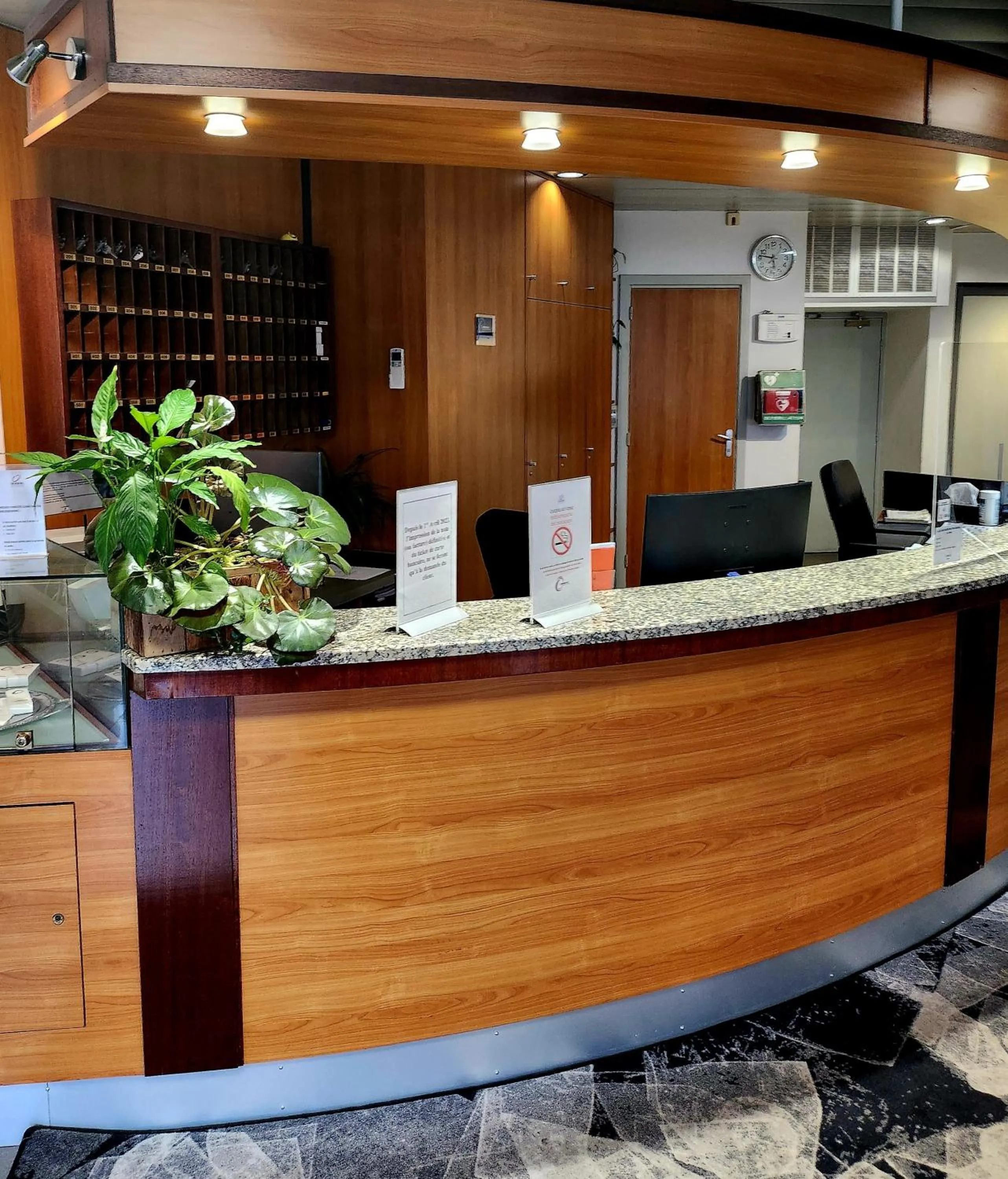 Lobby or reception in The Originals City, Hôtel Le Forum, Strasbourg Nord