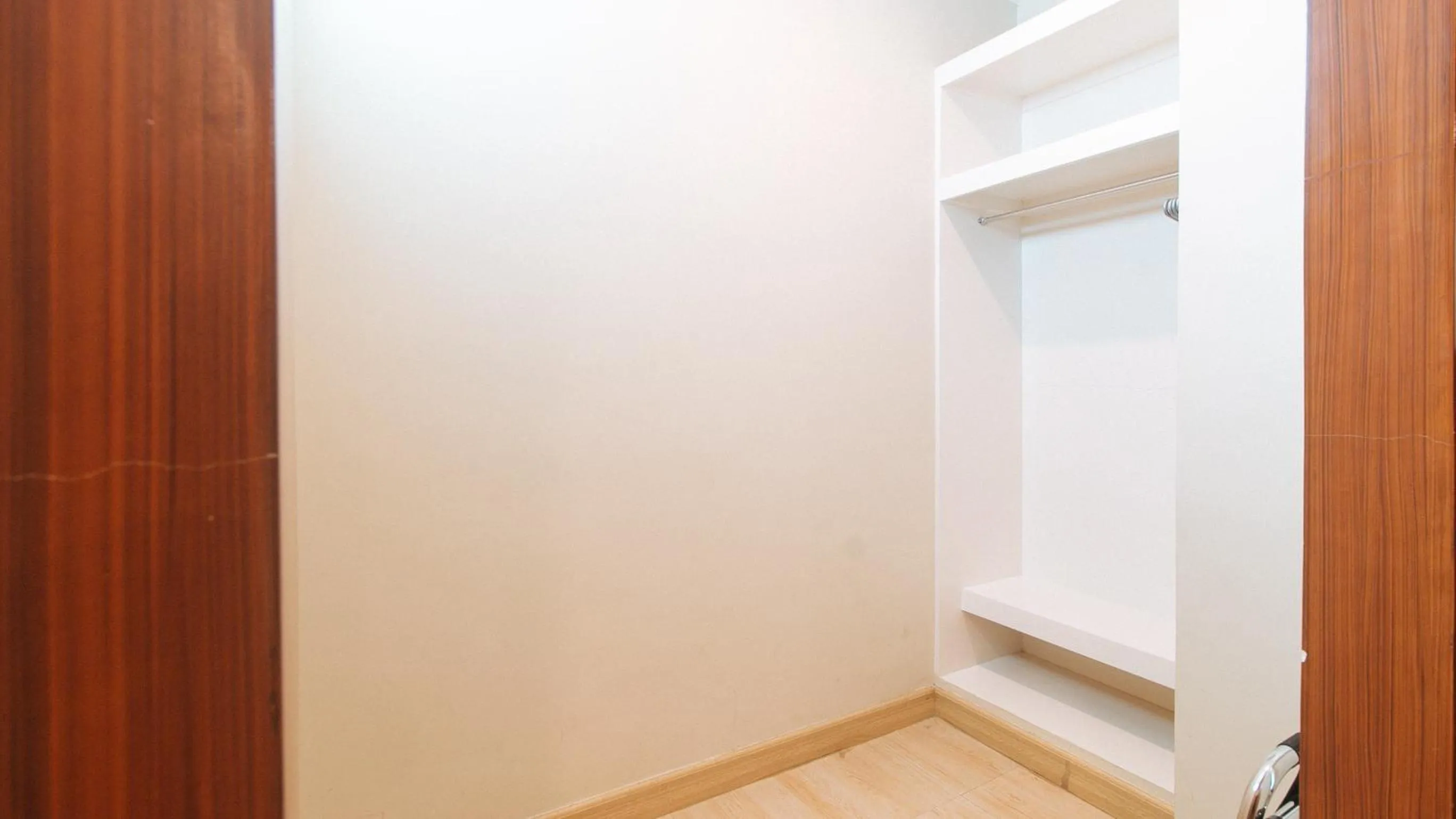 wardrobe in Asrodel Hotel RedPartner