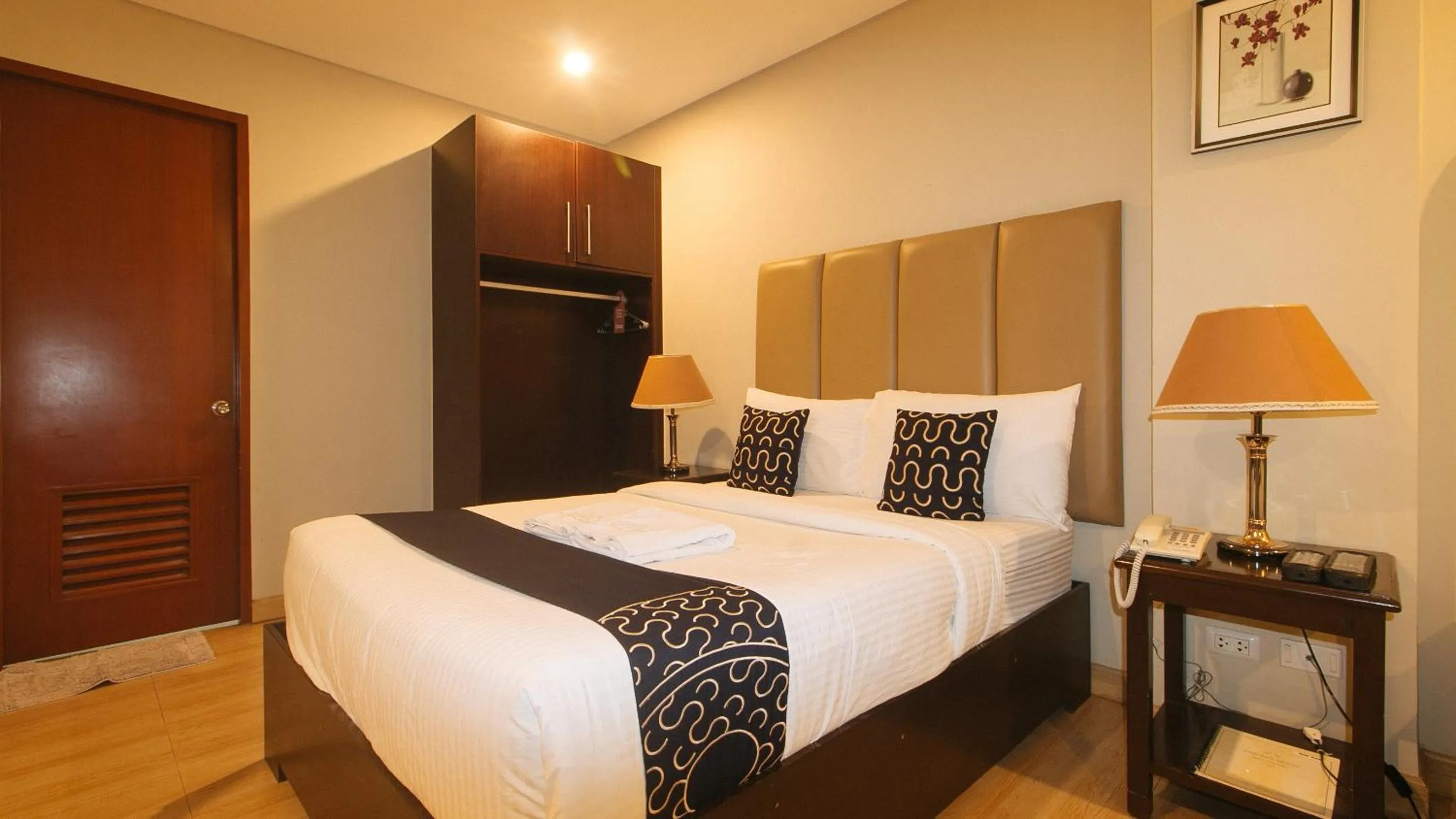 Bed in Asrodel Hotel RedPartner