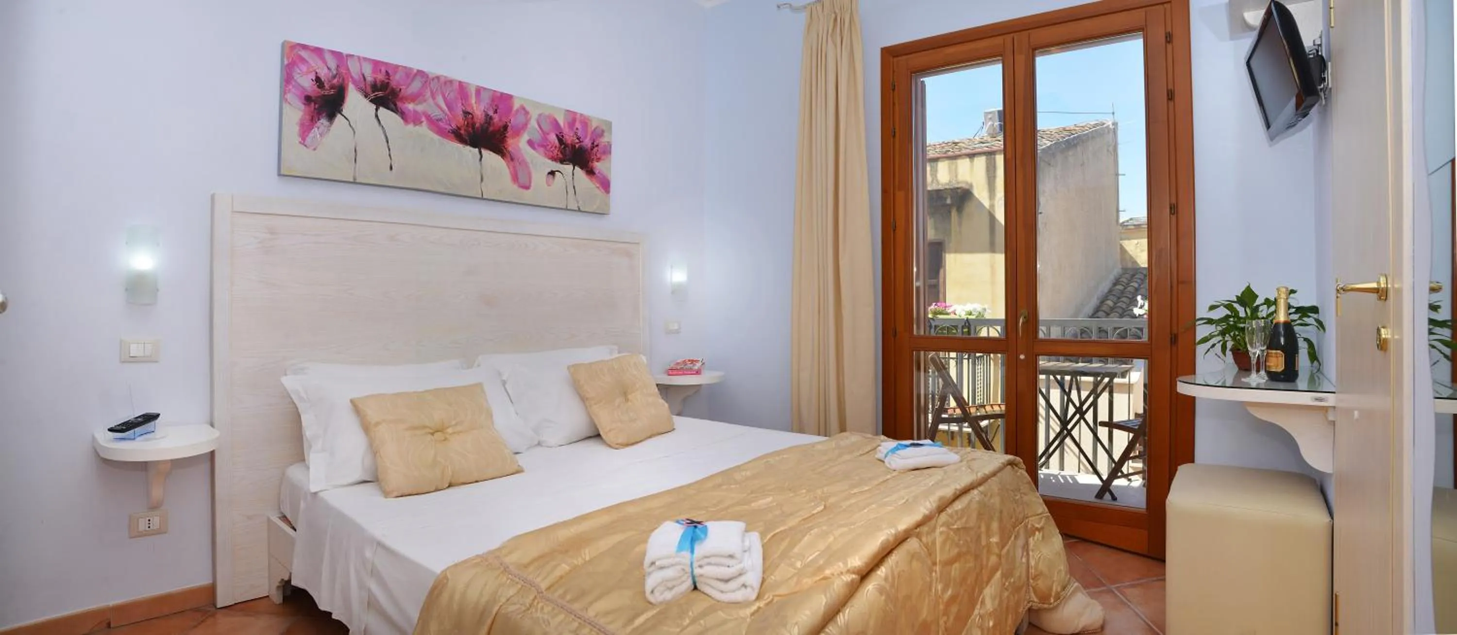 Photo of the whole room, Bed in Badia Rooms & Breakfast