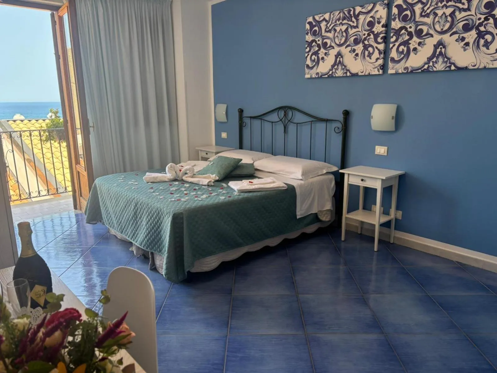 View (from property/room), Bed in Badia Rooms & Breakfast