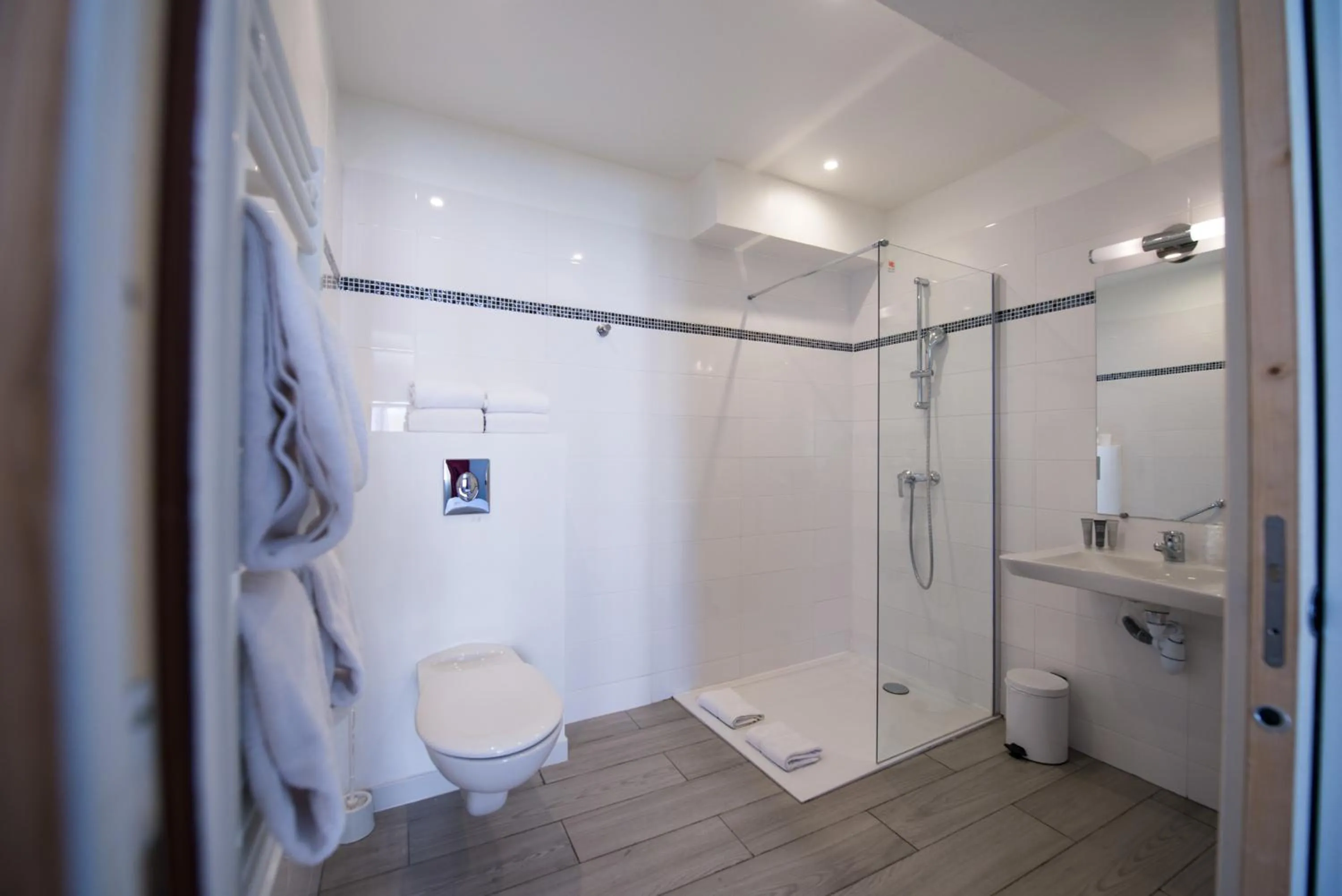 Suite with Garden View in Hôtel Comté de Nice