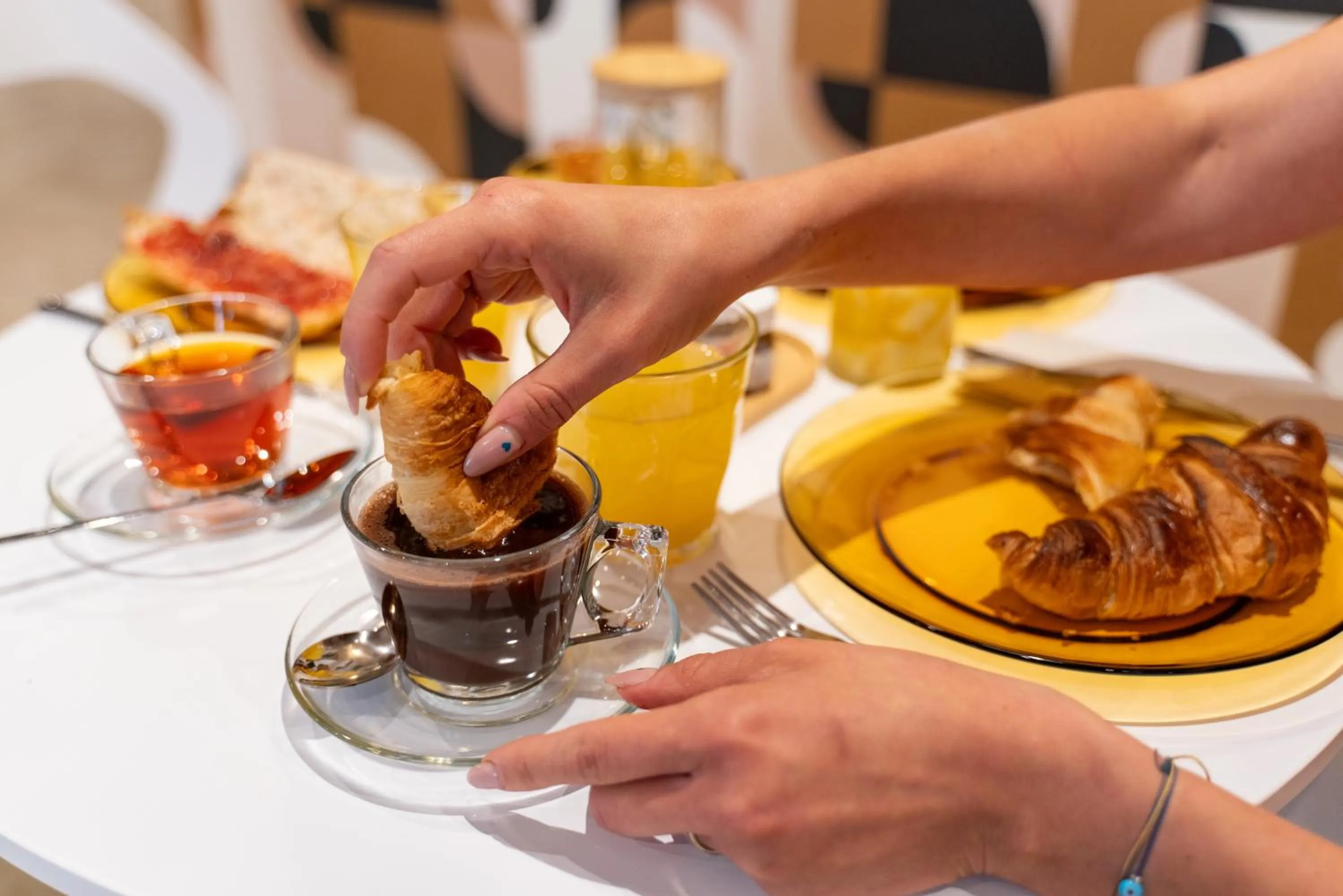 Continental breakfast in Hôtel Comté de Nice