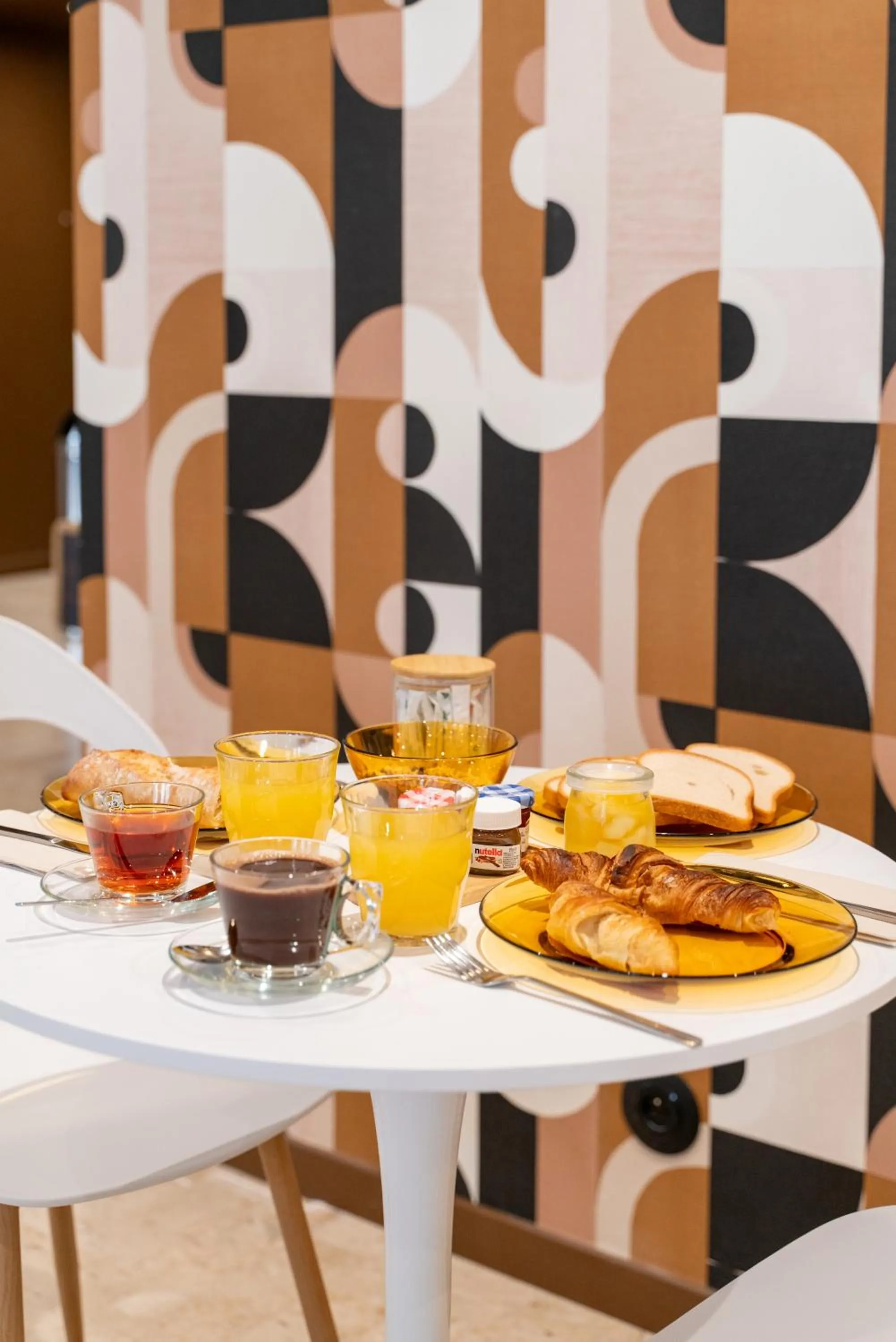 Continental breakfast in Hôtel Comté de Nice