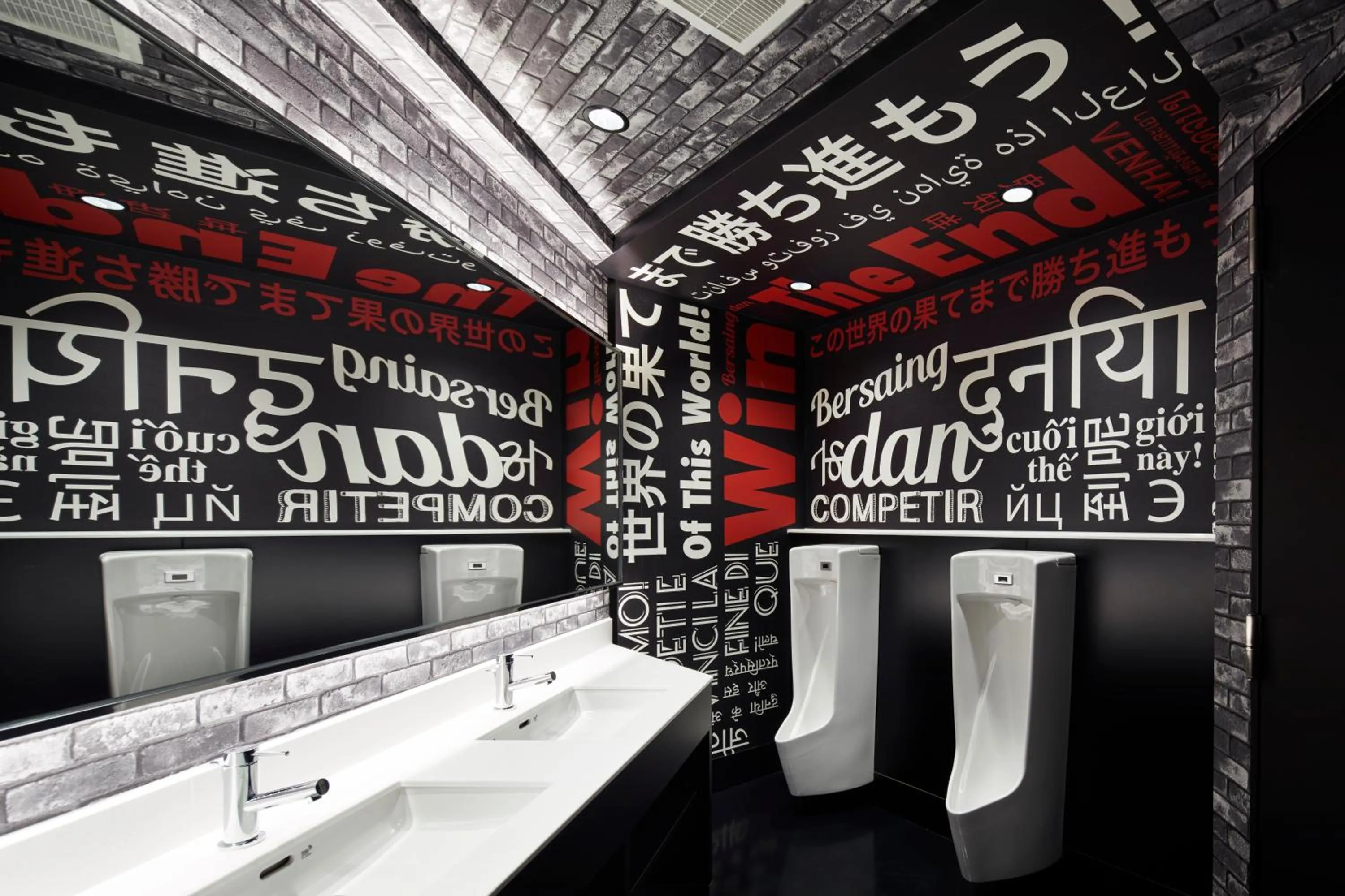 Toilet in esports hotel e-ZONe 電脳空間