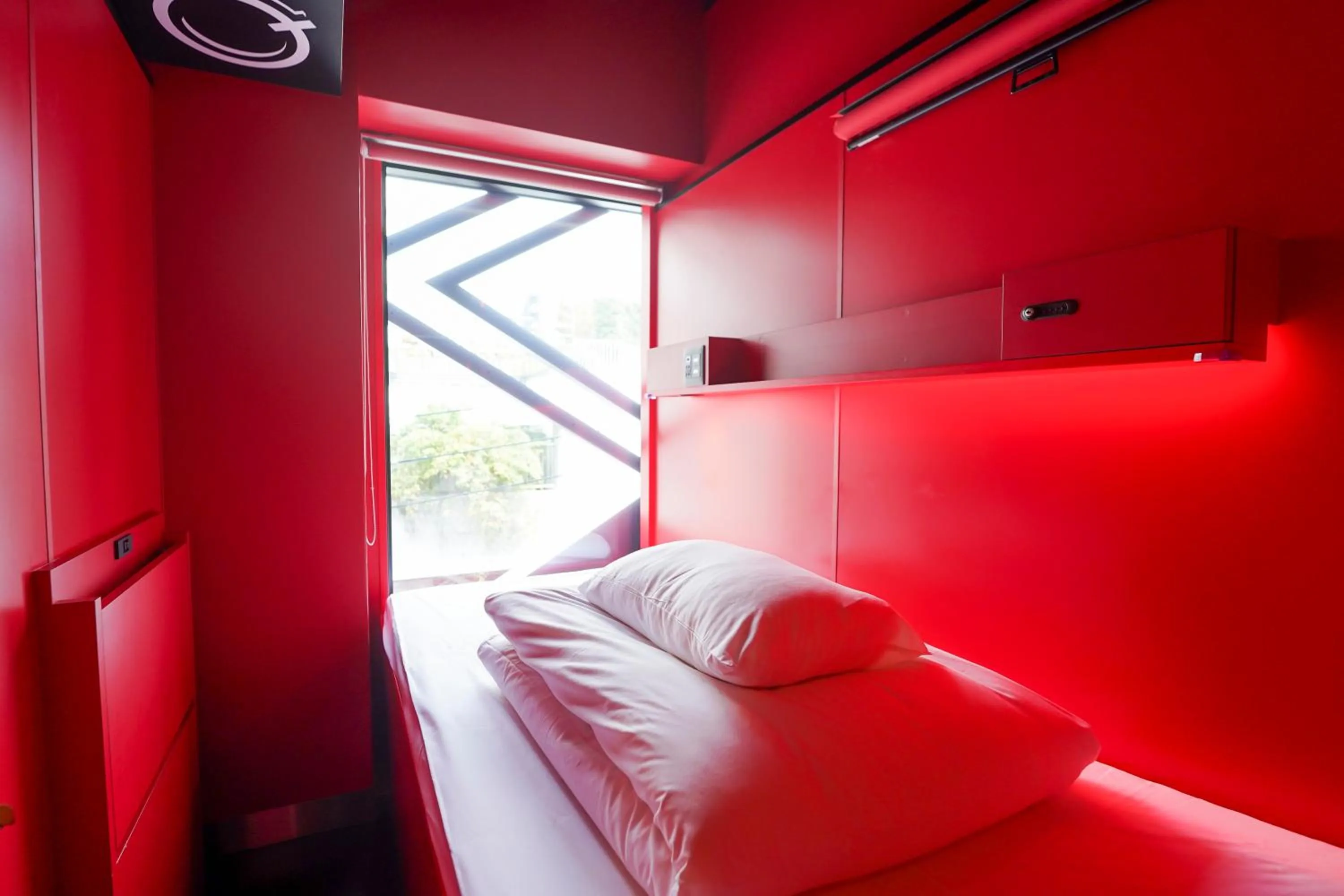 Photo of the whole room in esports hotel e-ZONe 電脳空間