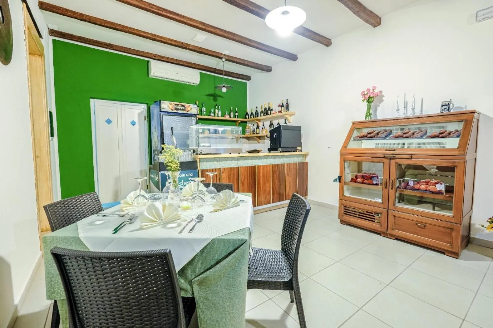 Restaurant/places to eat in Residence Contrada Schite